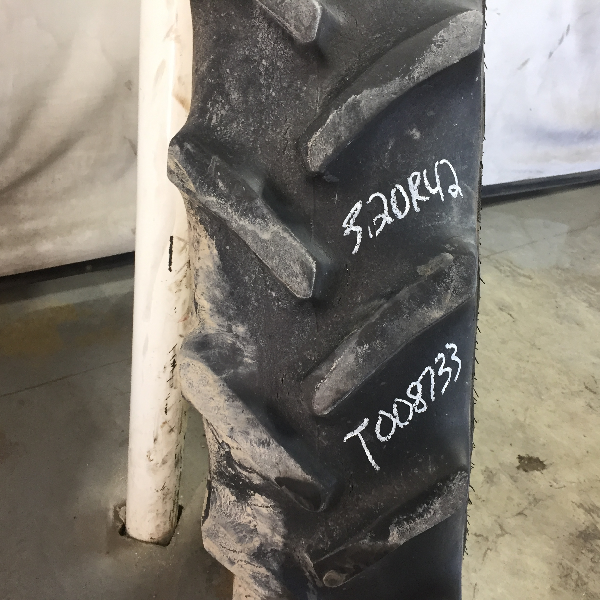 320/80R42 Goodyear Farm DT800 Super Traction R-1W Tire RT008733