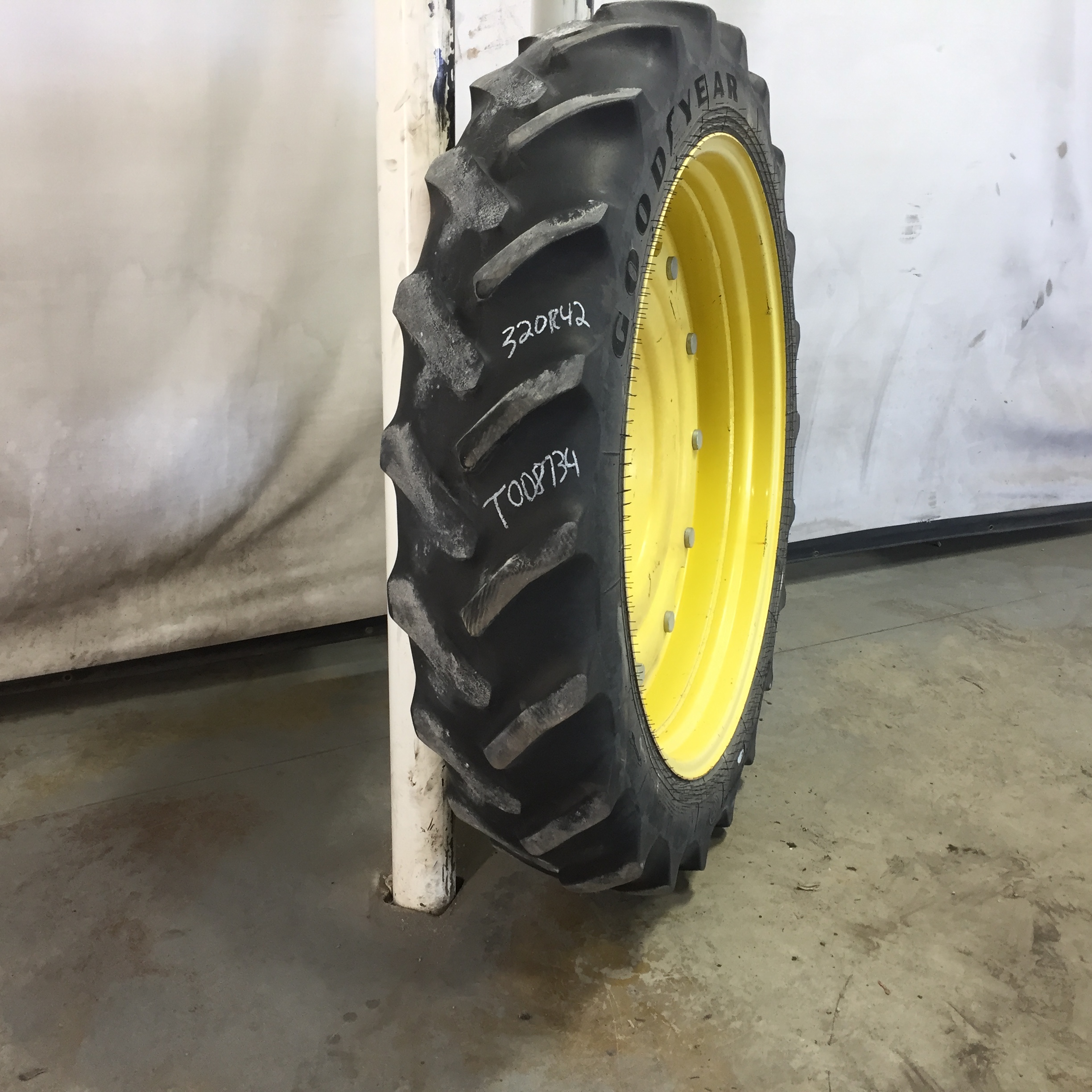 320/80R42 Goodyear Farm DT800 Super Traction R-1W Tire RT008734