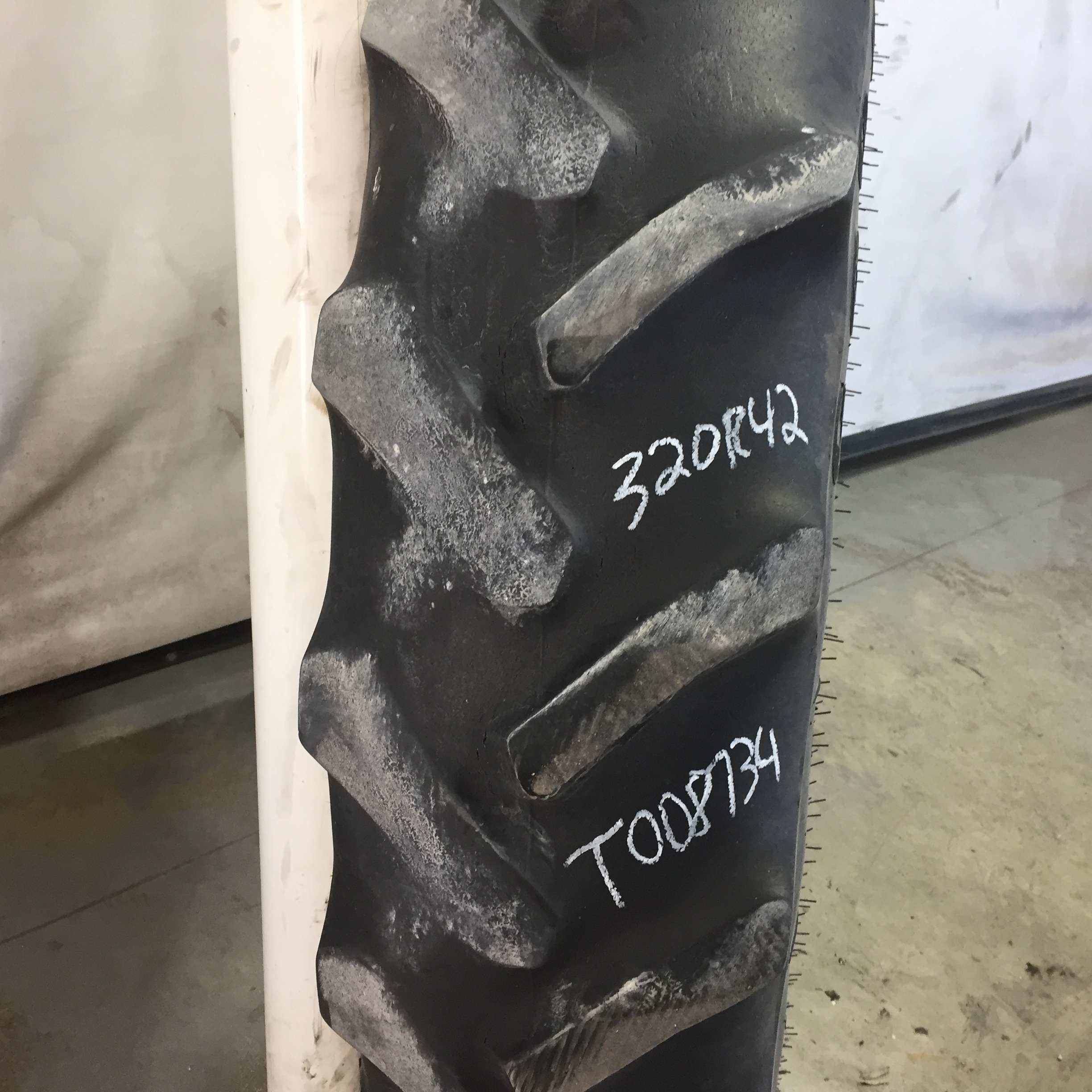 320/80R42 Goodyear Farm DT800 Super Traction R-1W Tire RT008734