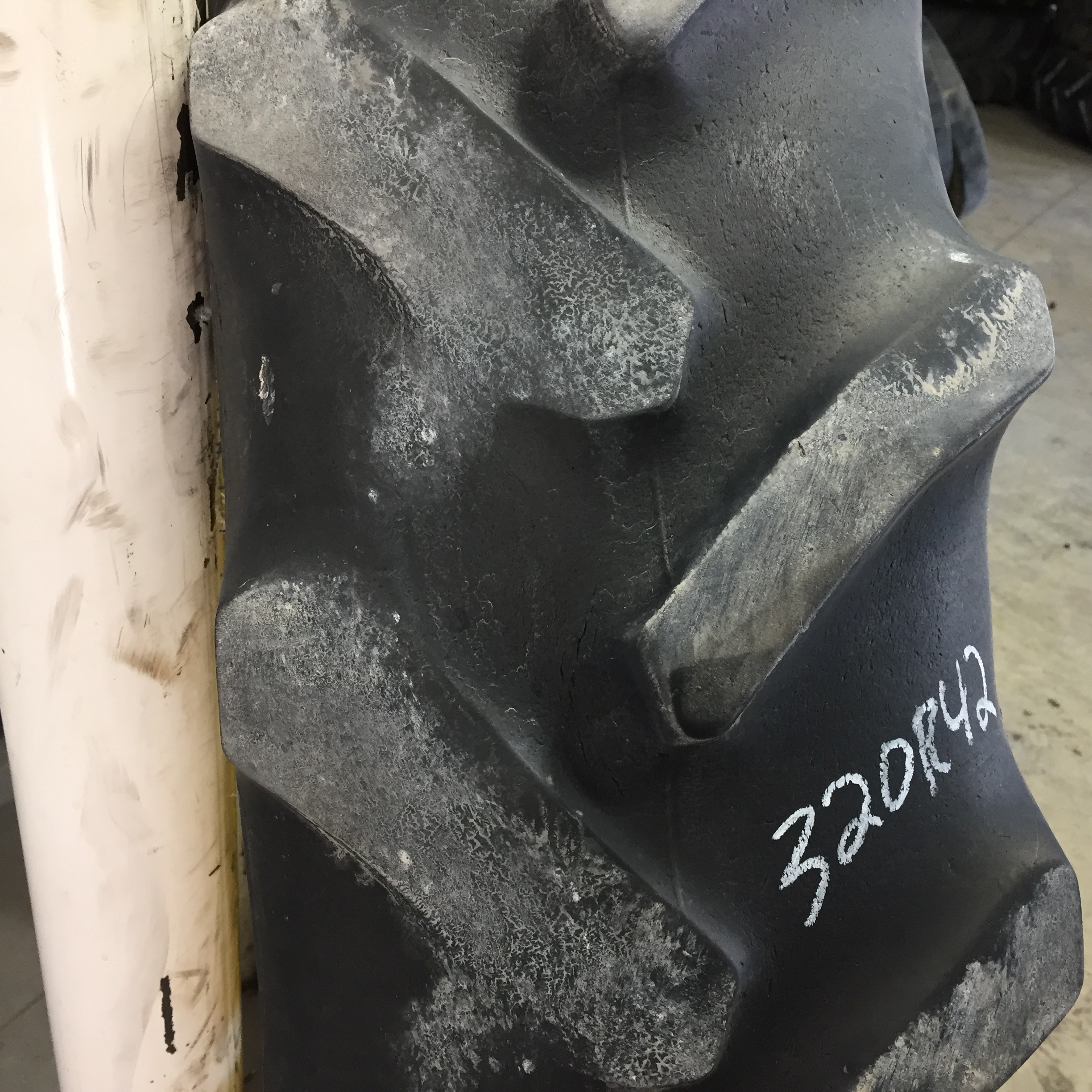 320/80R42 Goodyear Farm DT800 Super Traction R-1W Tire RT008734