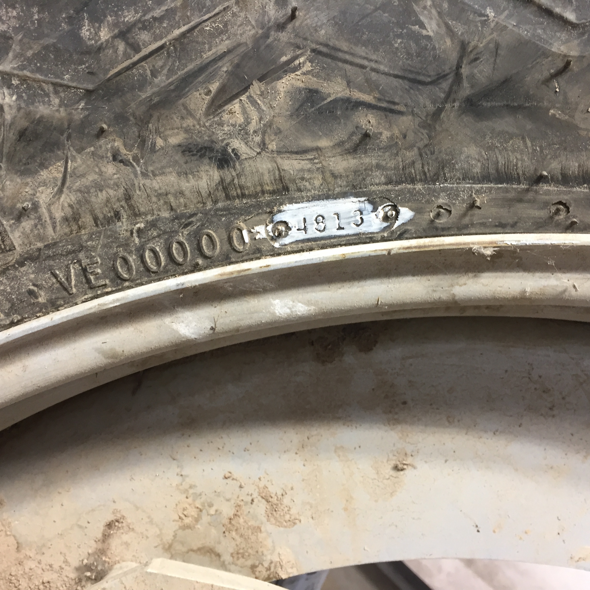 12.4/-42 Firestone Traction Field & Road R-1 Stub Disc (groups of 2 bolts) Tire-Wheel Assembly T008756