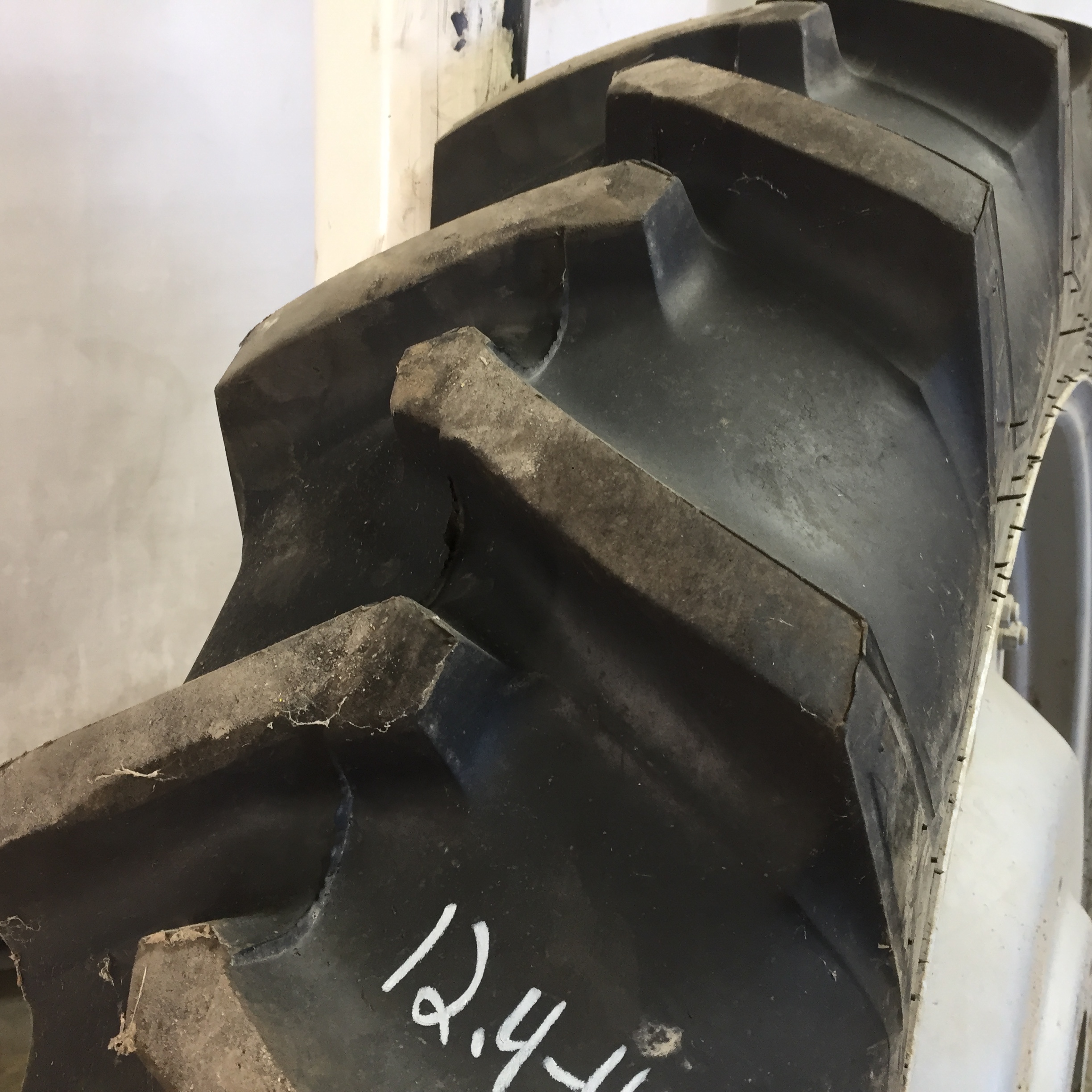 12.4/-42 Firestone Traction Field & Road R-1 Tire RT008756