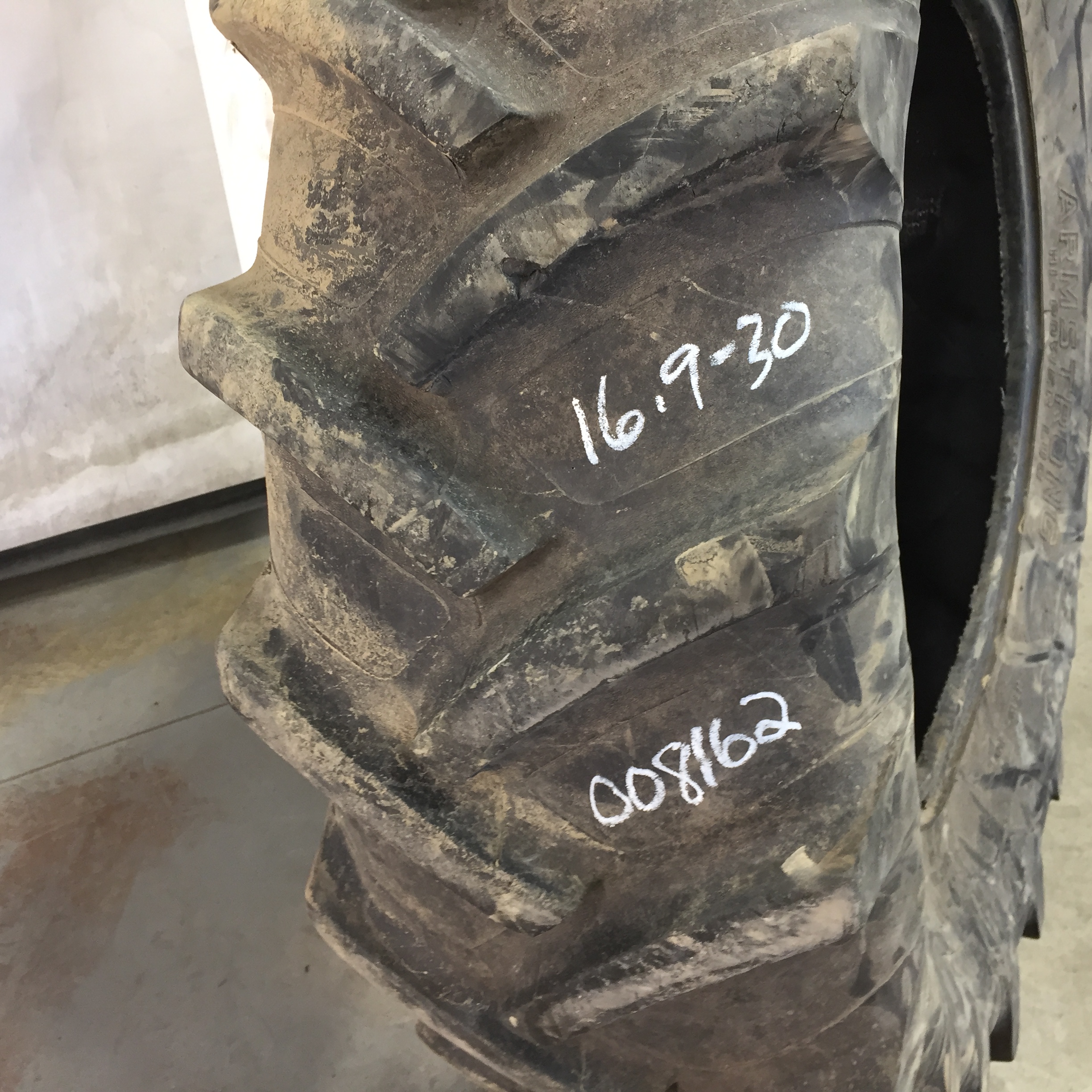 16.9/-30 Armstrong Hi Power Lug R-1 Tire 008162