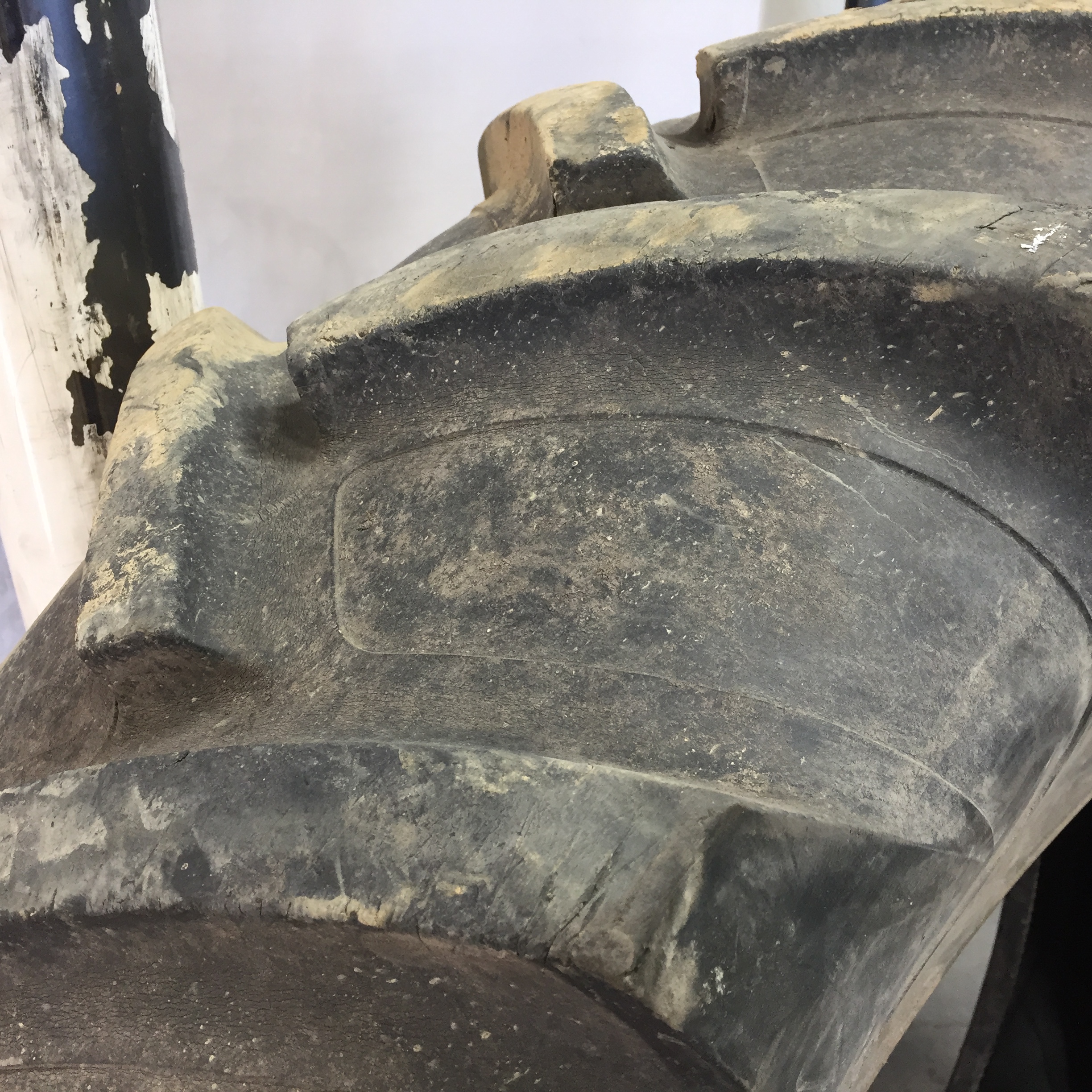 16.9/-30 Armstrong Hi Power Lug R-1 Tire 008162