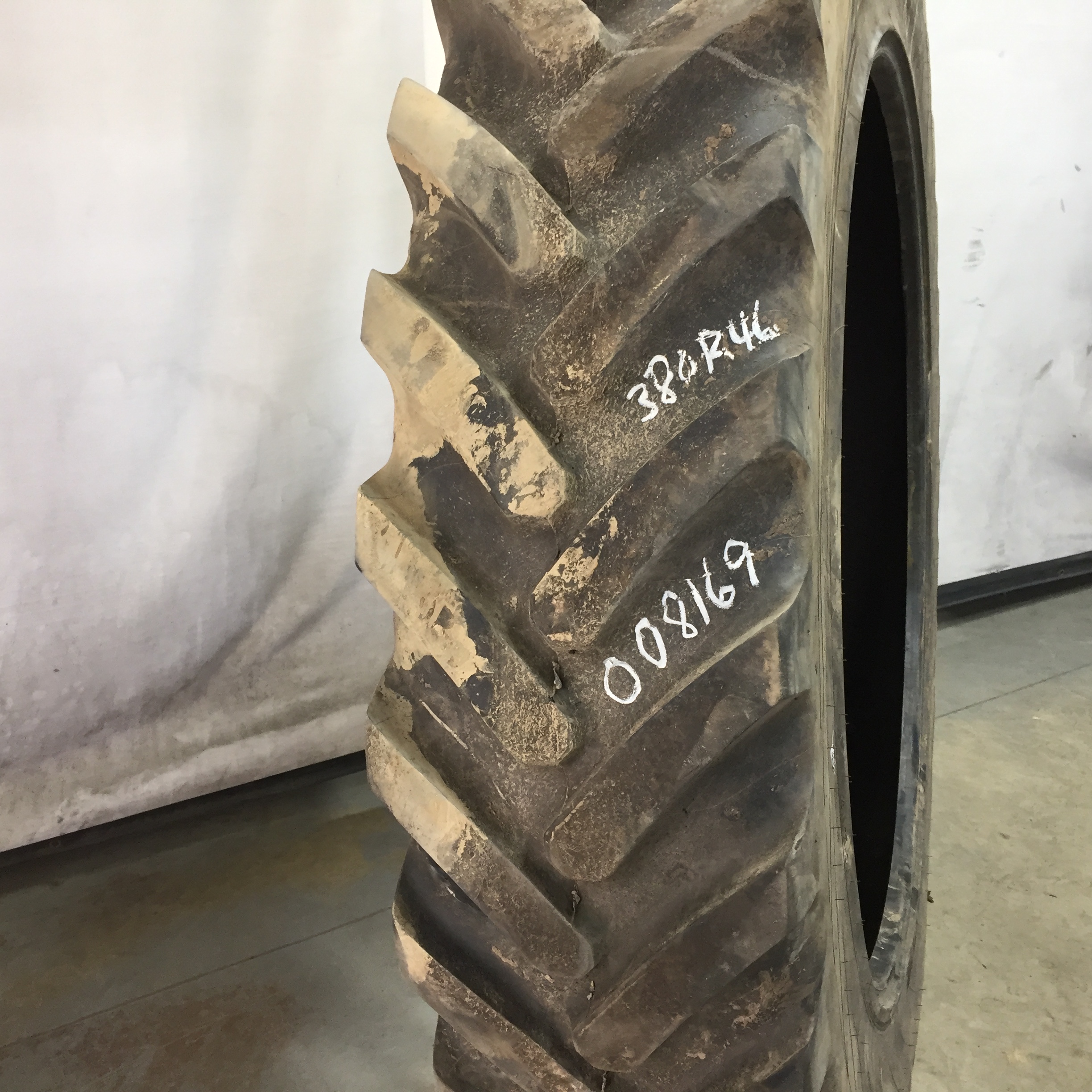 380/90R46 Michelin Spraybib R-1S Tire 008169