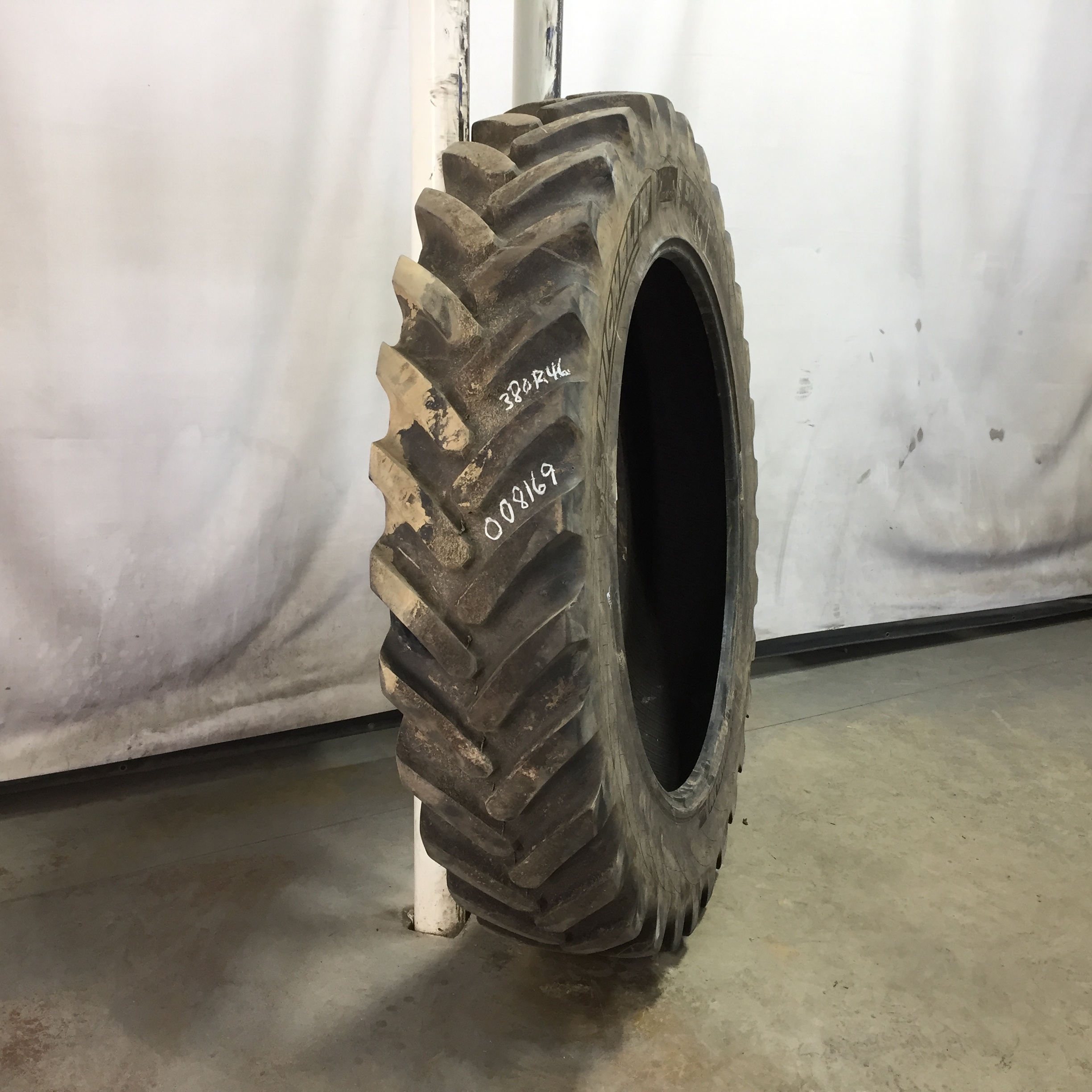 380/90R46 Michelin Spraybib R-1S Tire 008169