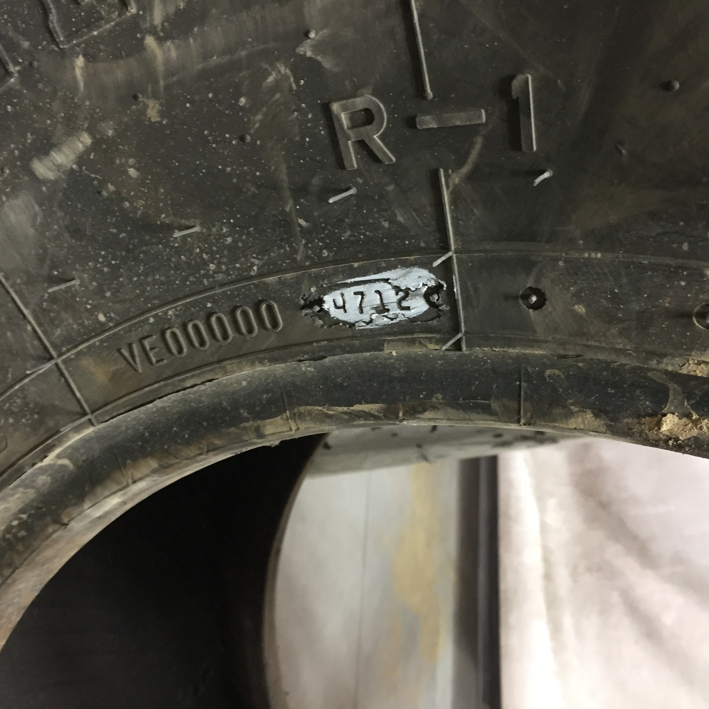 420/85R28 Firestone Radial All Traction FWD R-1 Tire 008170