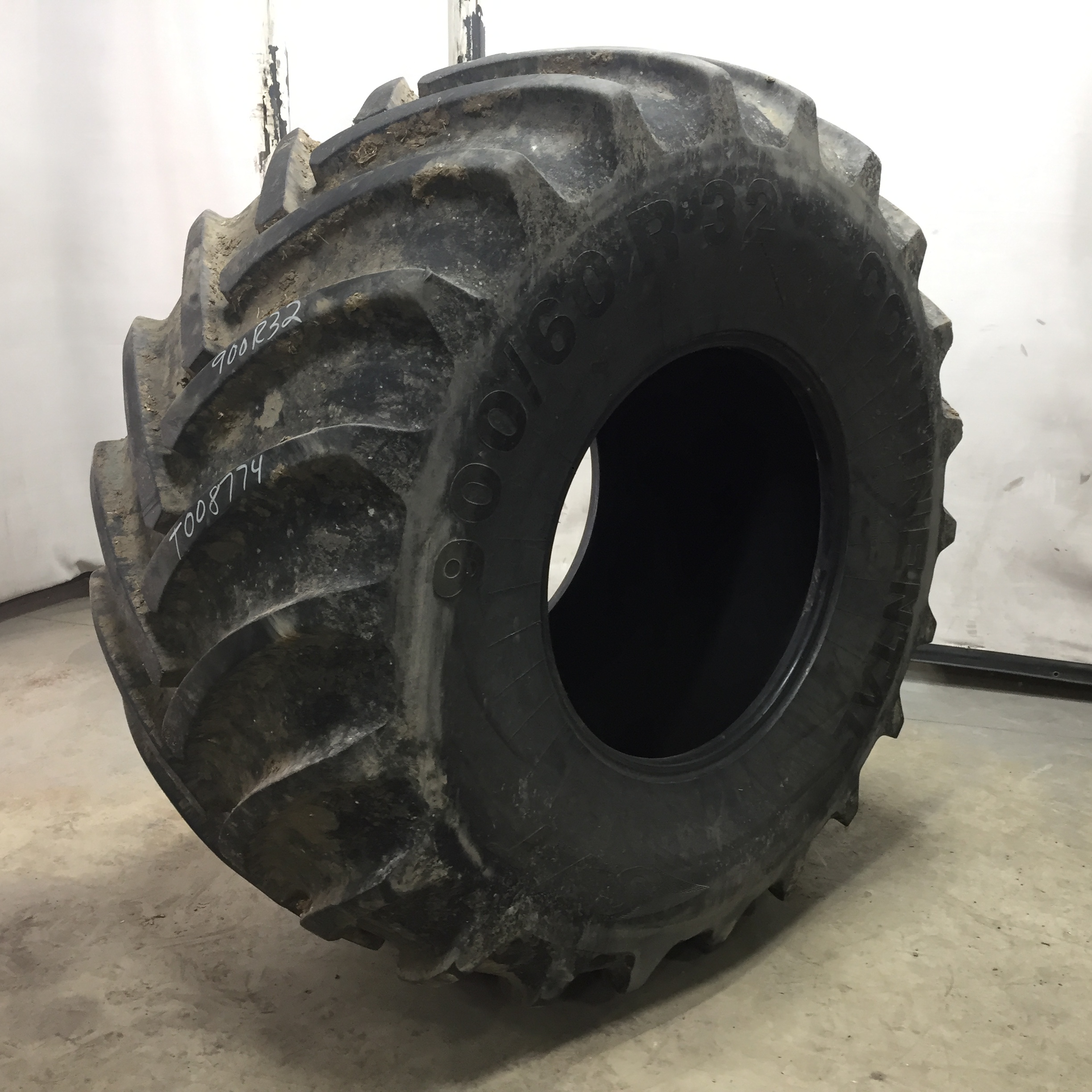 900/60R32 Continental Super Volume SVT R-1W Tire T008774