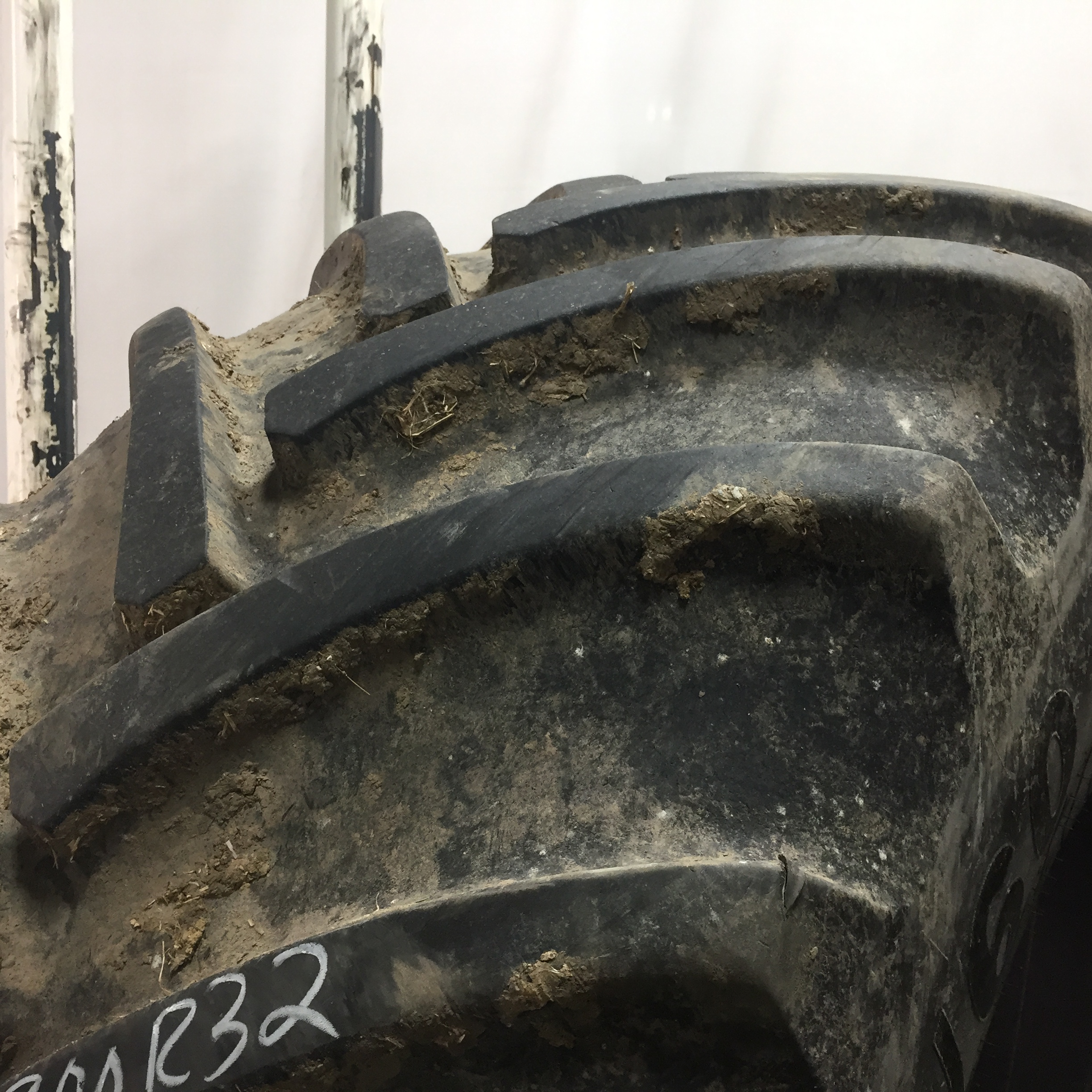 900/60R32 Continental Super Volume SVT R-1W Tire T008774