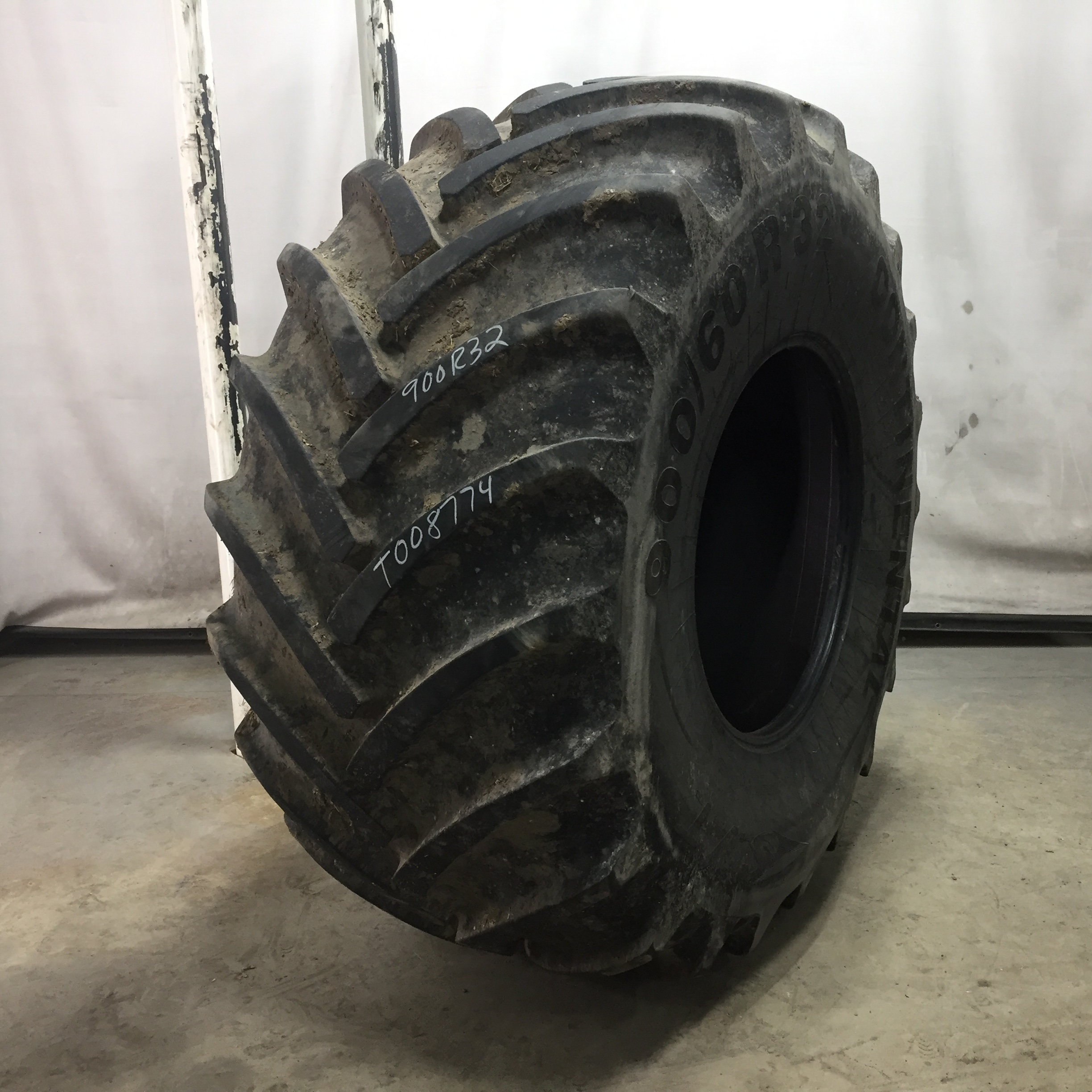 900/60R32 Continental Super Volume SVT R-1W Tire T008774