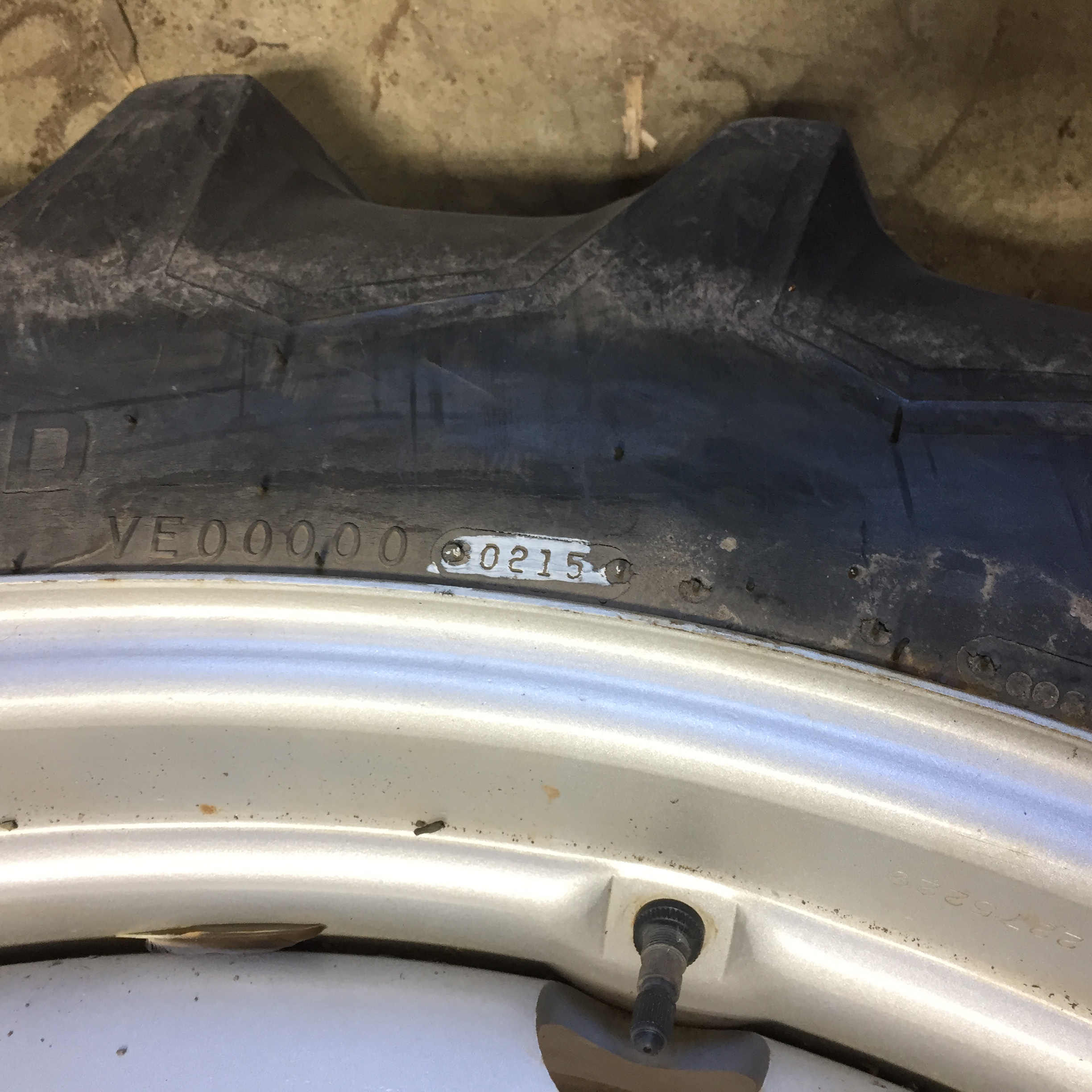 12.4/-42 Firestone Traction Field & Road R-1 Stub Disc (groups of 2 bolts) Tire-Wheel Assembly T008755