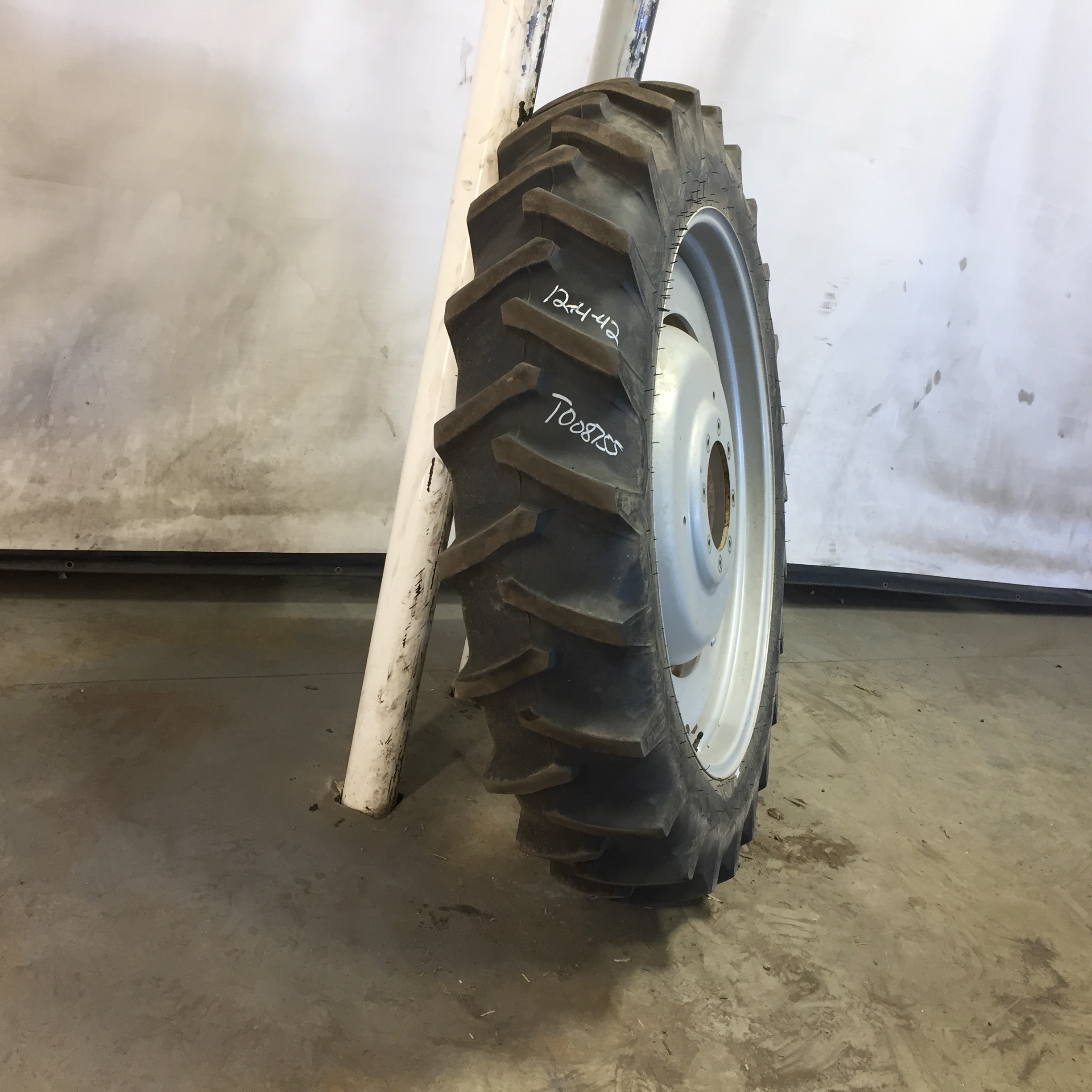 12.4/-42 Firestone Traction Field & Road R-1 Tire RT008755