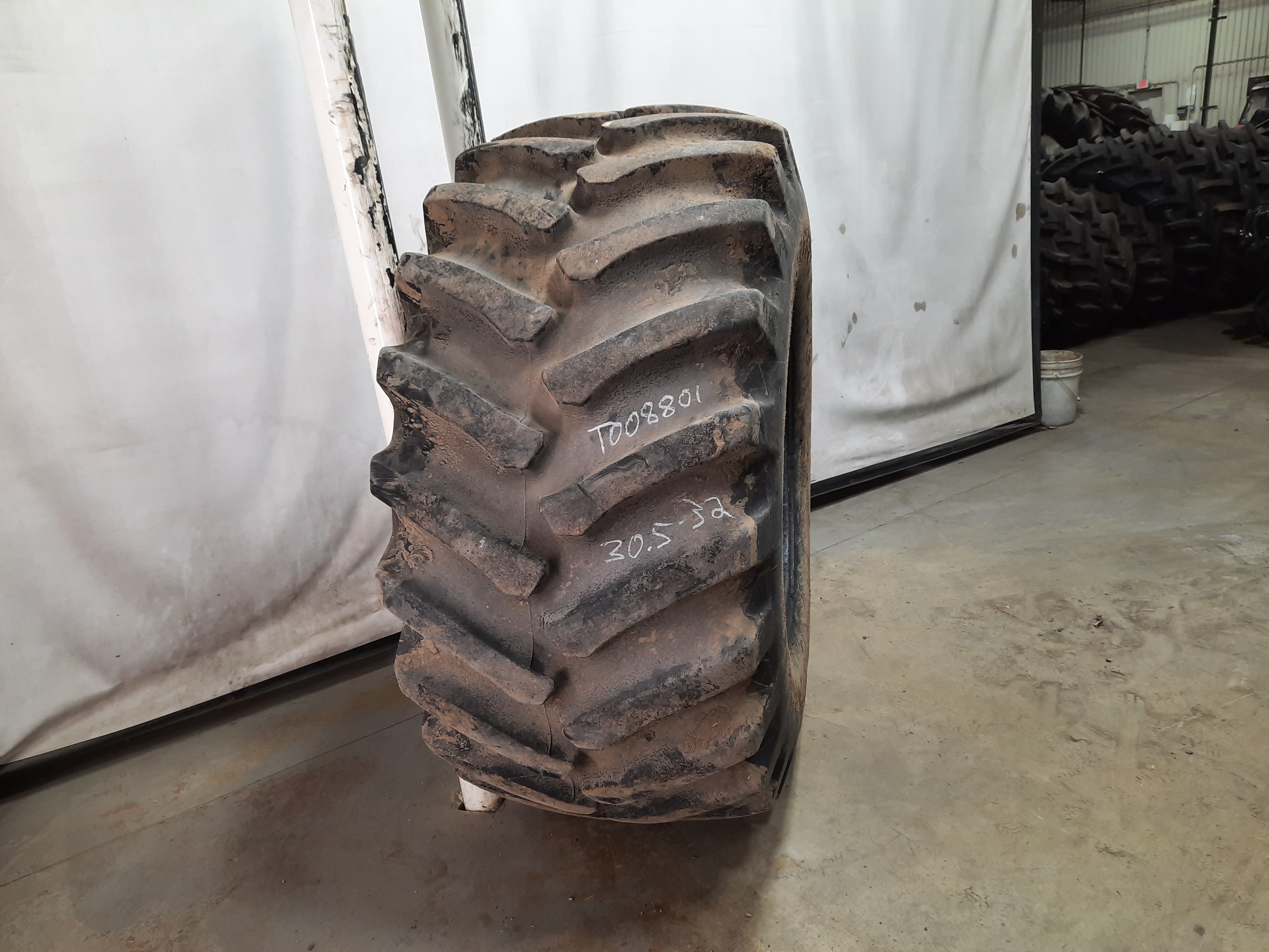 30.5/L-32 Firestone Super All Traction 23 R-1 Tire T008801