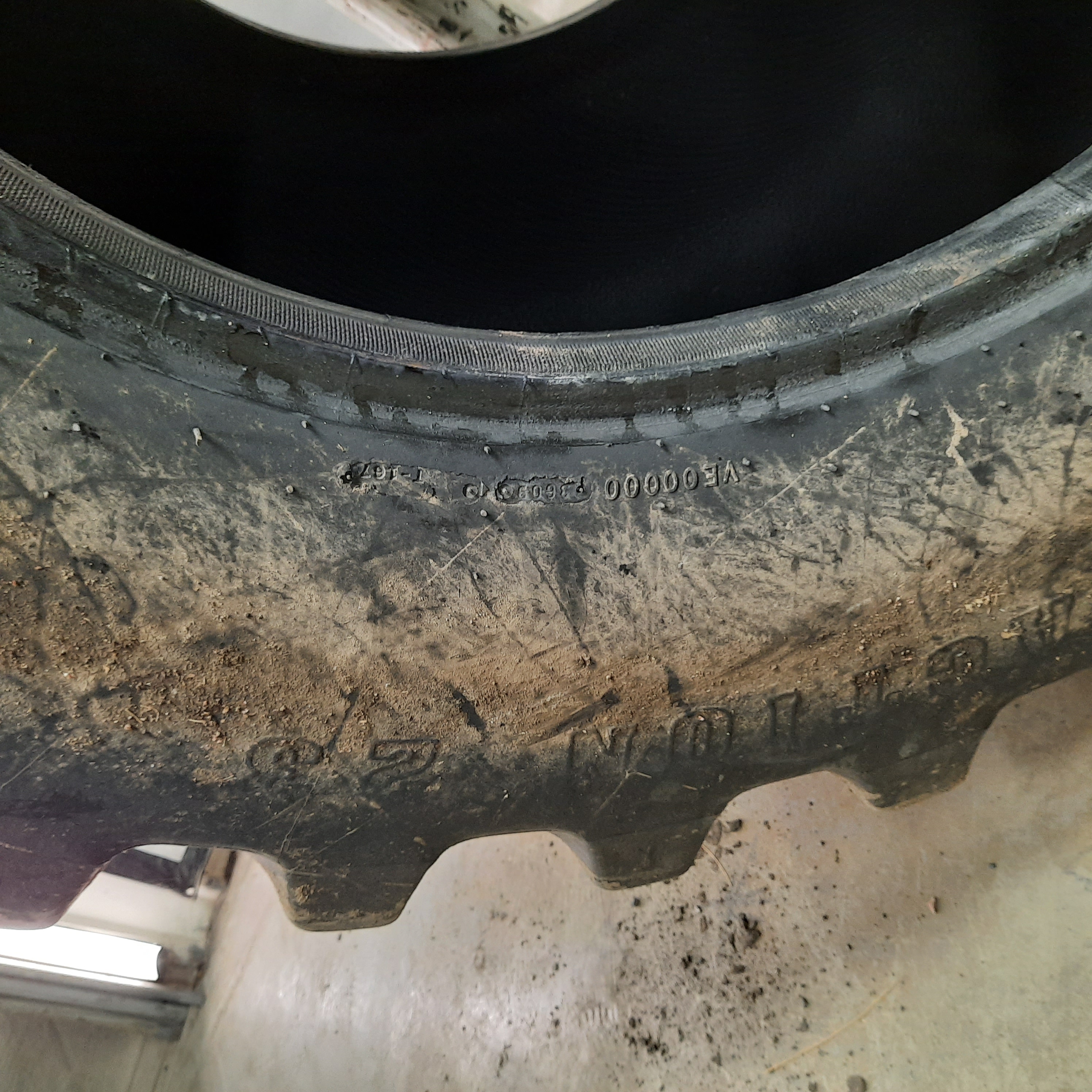 30.5/L-32 Firestone Super All Traction 23 R-1 Tire T008801