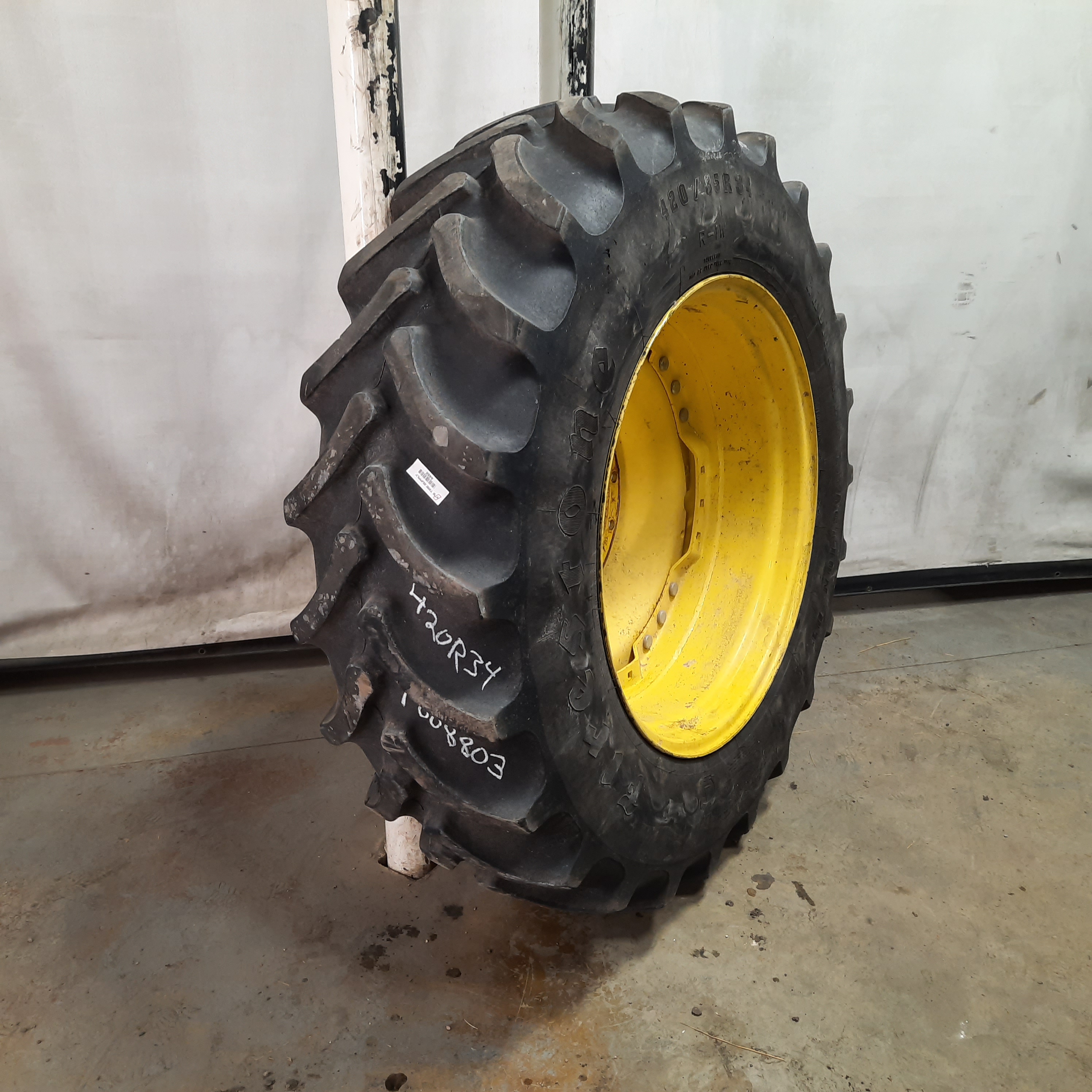 420/85R34 Firestone Radial All Traction DT R-1W Tire RT008803