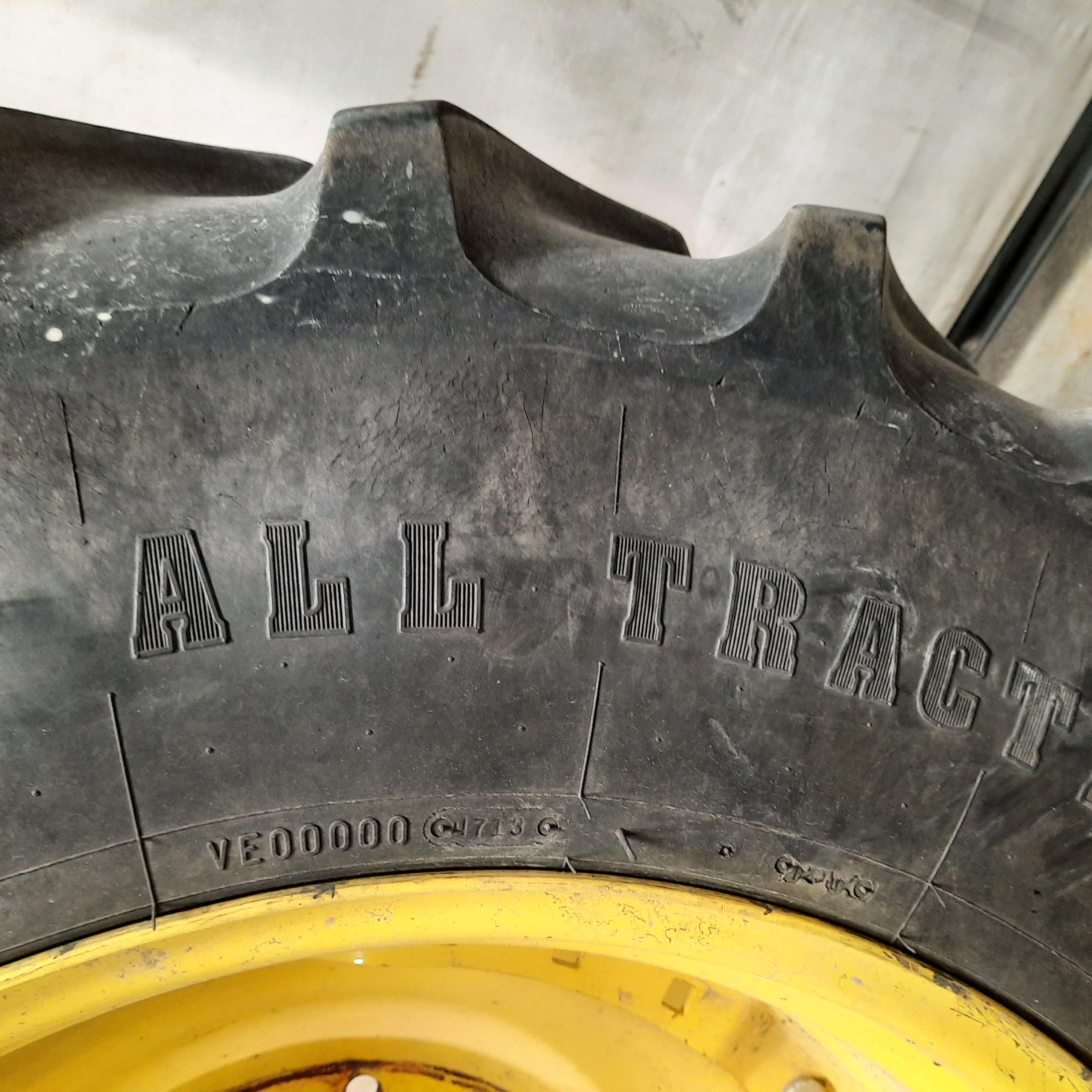 420/85R34 Firestone Radial All Traction DT R-1W Tire RT008803