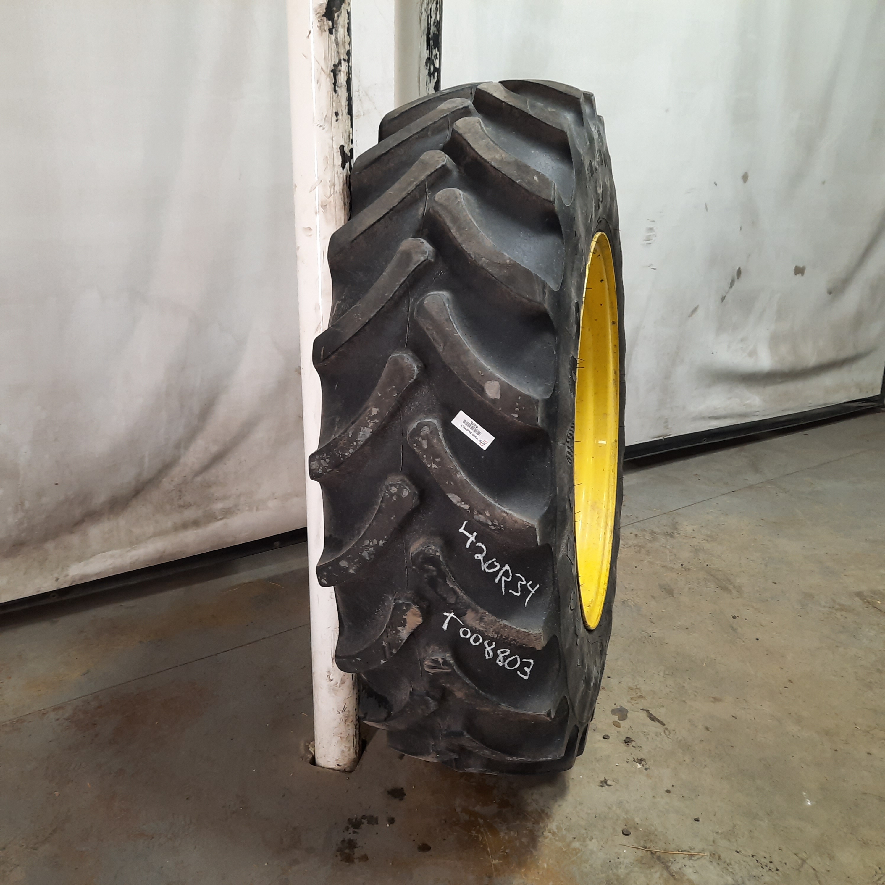 420/85R34 Firestone Radial All Traction DT R-1W Waffle Wheel (Groups of 3 bolts) Tire-Wheel Assembly T008803