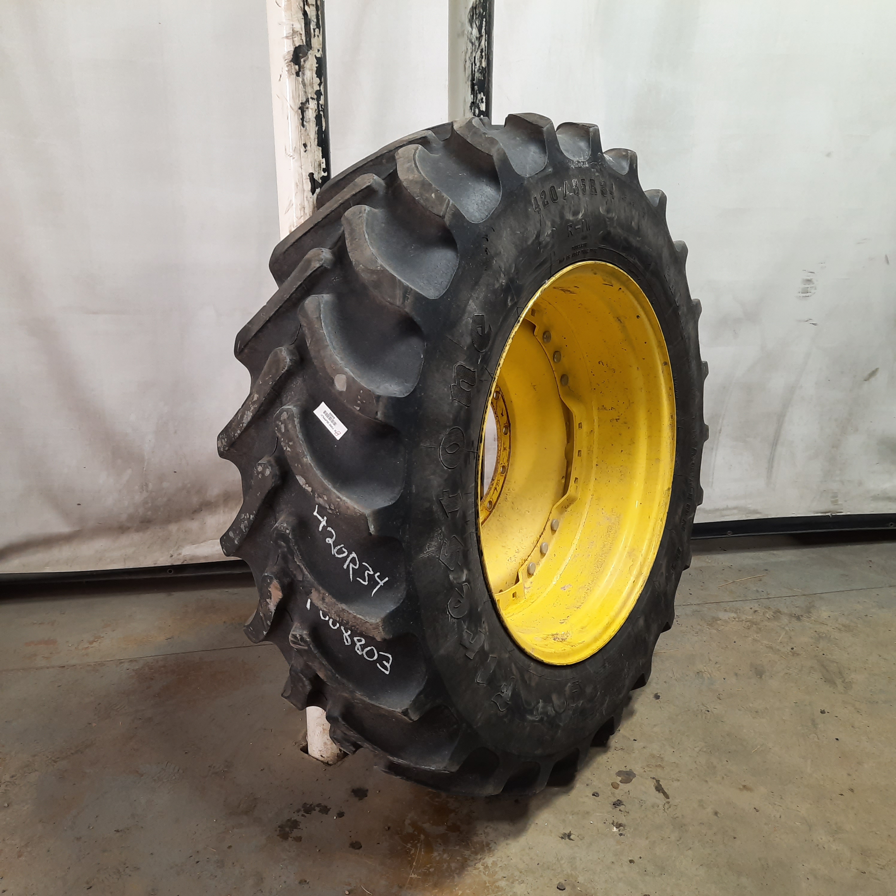 420/85R34 Firestone Radial All Traction DT R-1W Waffle Wheel (Groups of 3 bolts) Tire-Wheel Assembly T008803