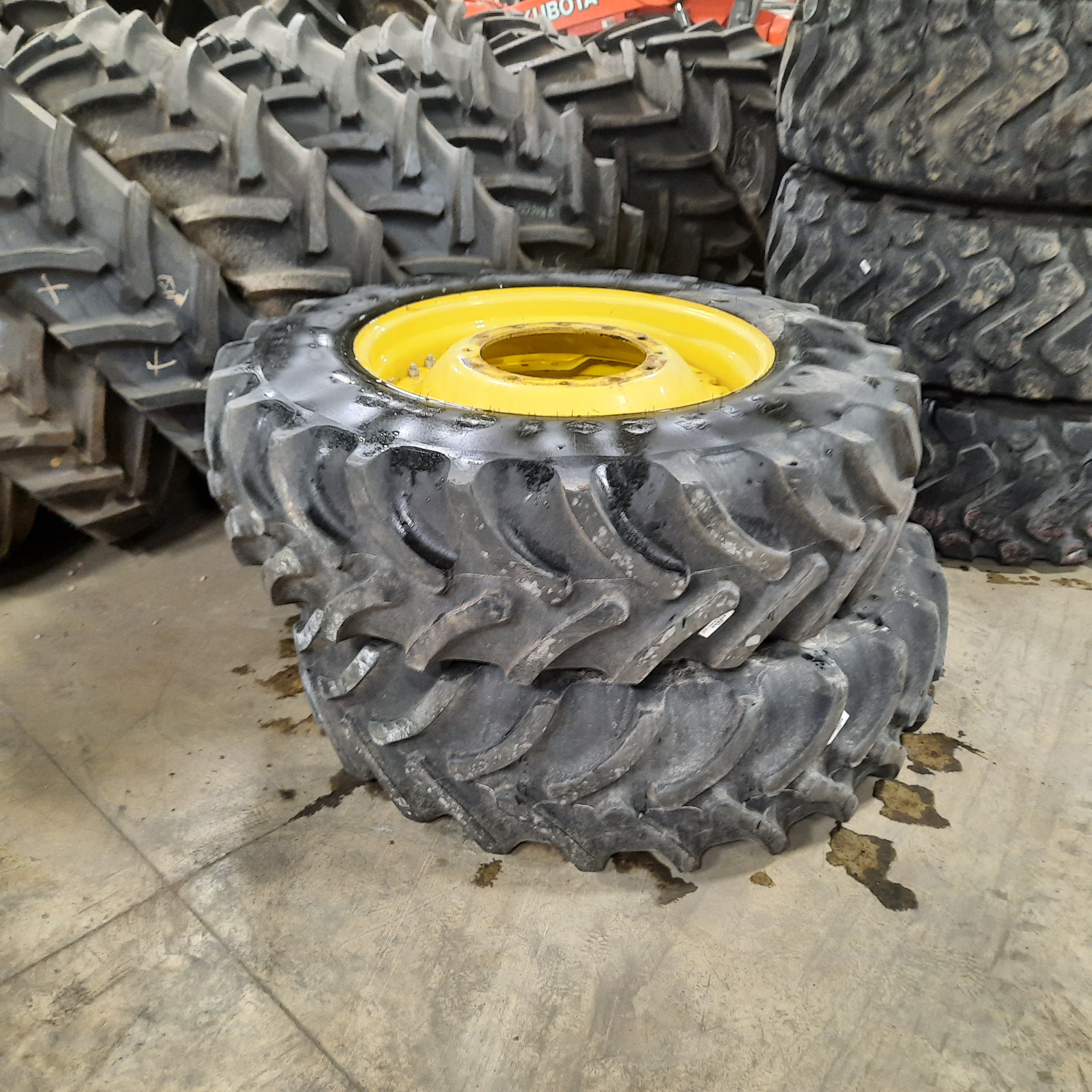 420/85R34 Firestone Radial All Traction DT R-1W Waffle Wheel (Groups of 3 bolts) Tire-Wheel Assembly T008803