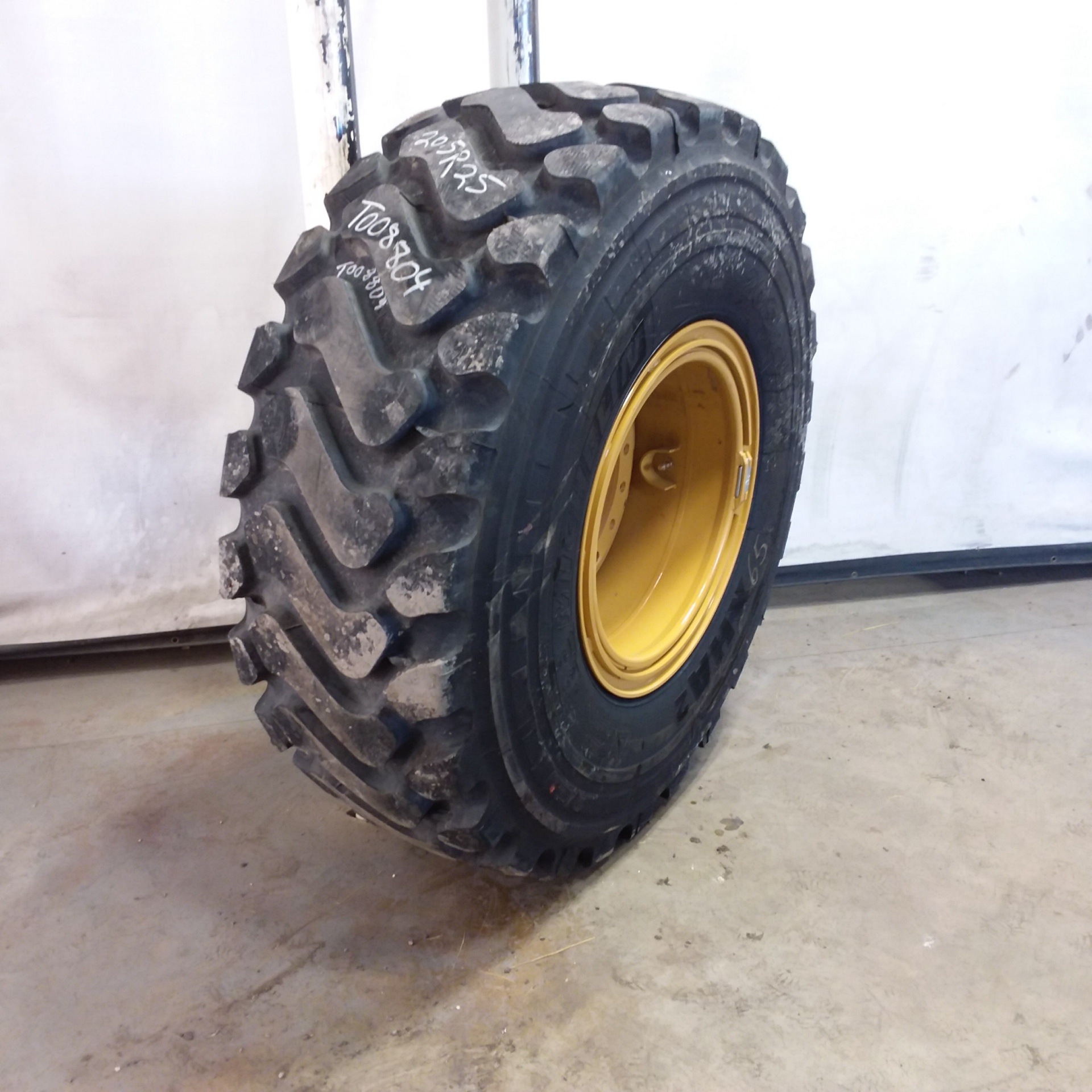 20.5/R25 Michelin XHA2 L-3 Tire RT008804