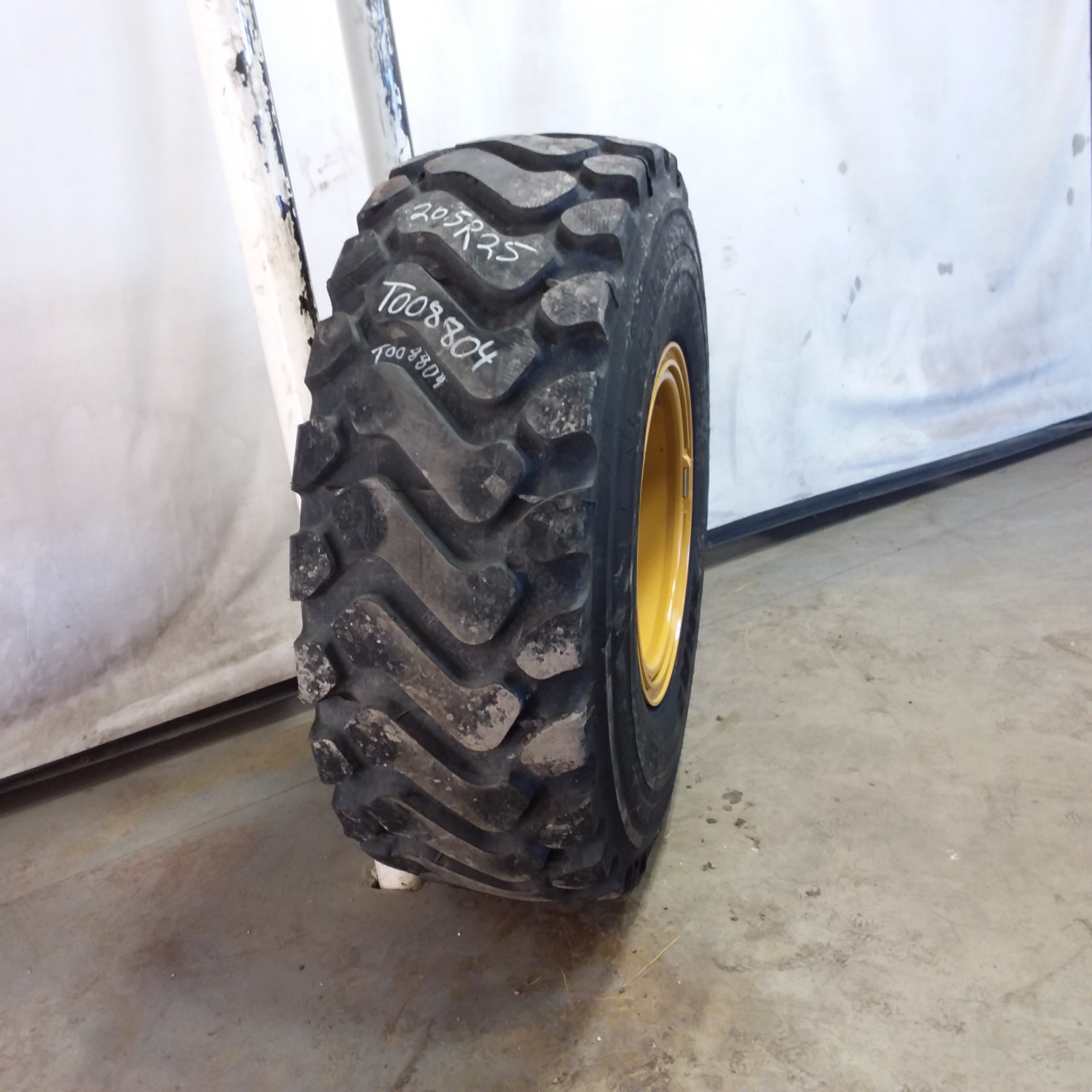 20.5/R25 Michelin XHA2 L-3 Tire-Wheel Assembly T008804