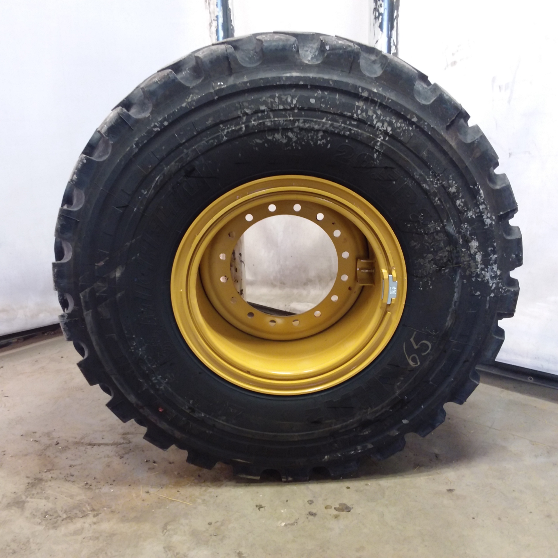 20.5/R25 Michelin XHA2 L-3 Tire-Wheel Assembly T008804