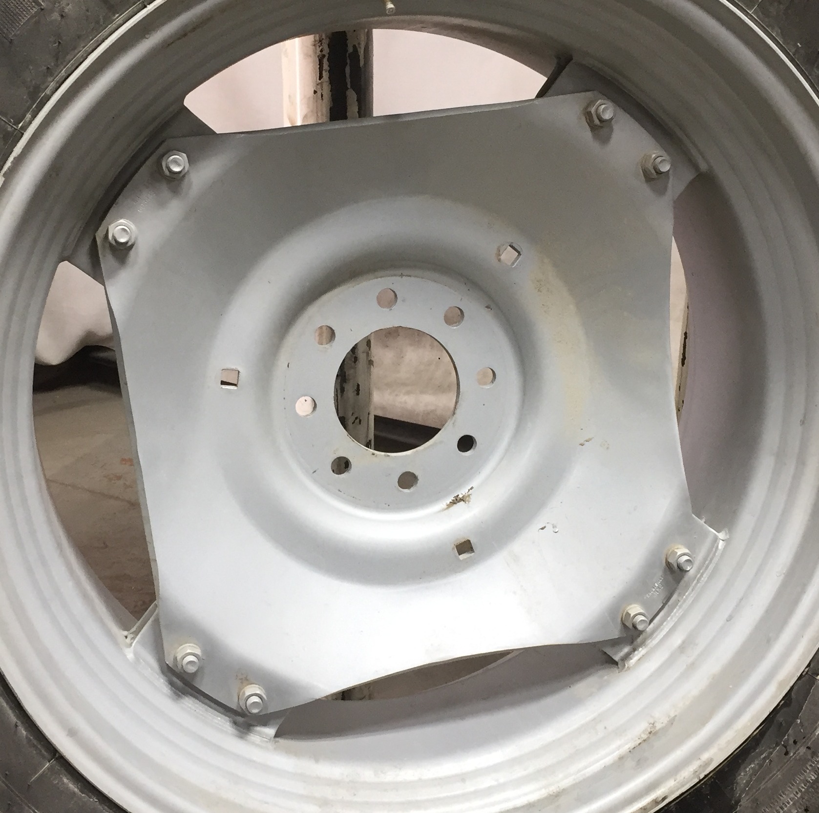 34'' Rim with Clamp/U-Clamp (groups of 2 bolts) Rim Center WT008778CTR