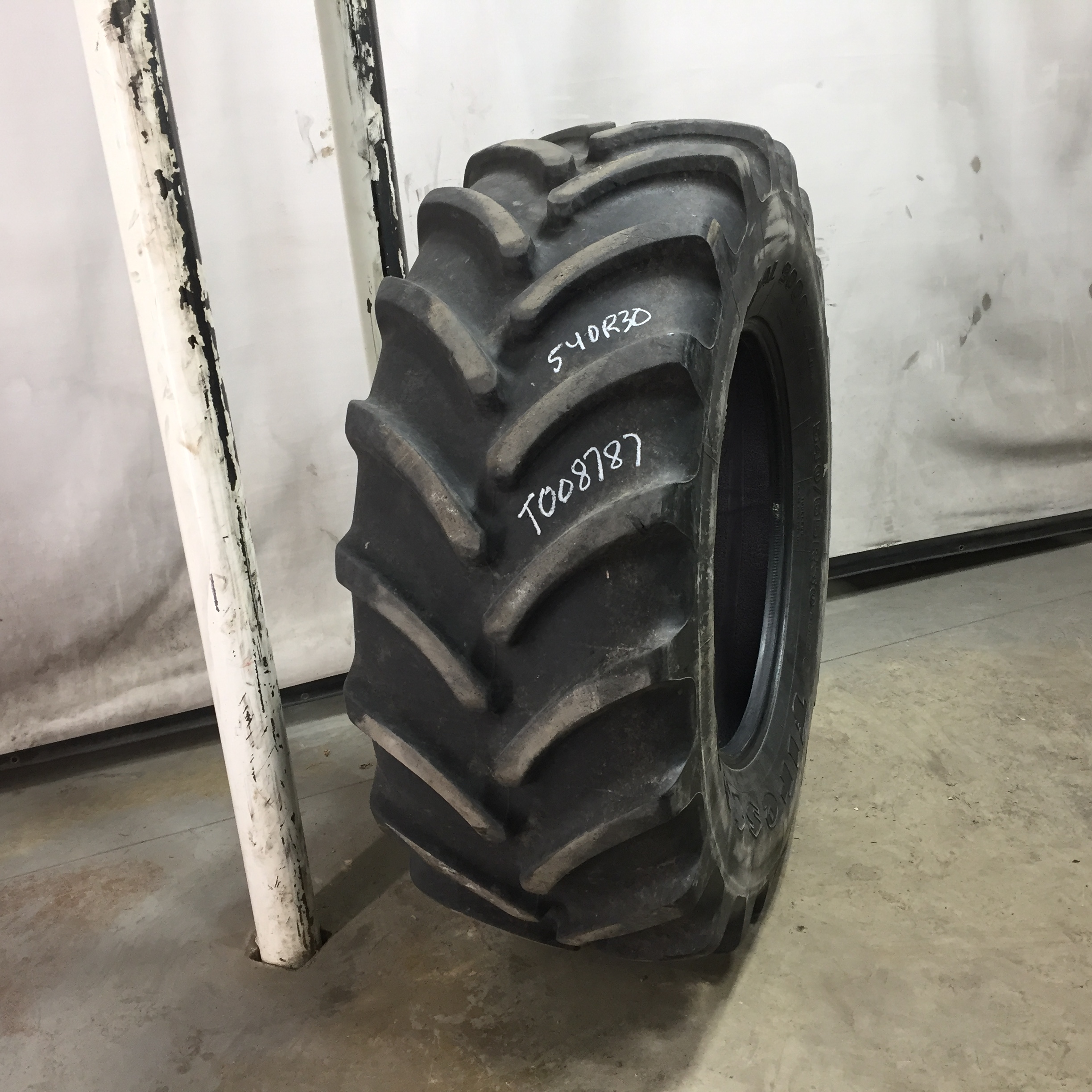 540/65R30 Firestone Radial 9000 R-1W Tire T008787