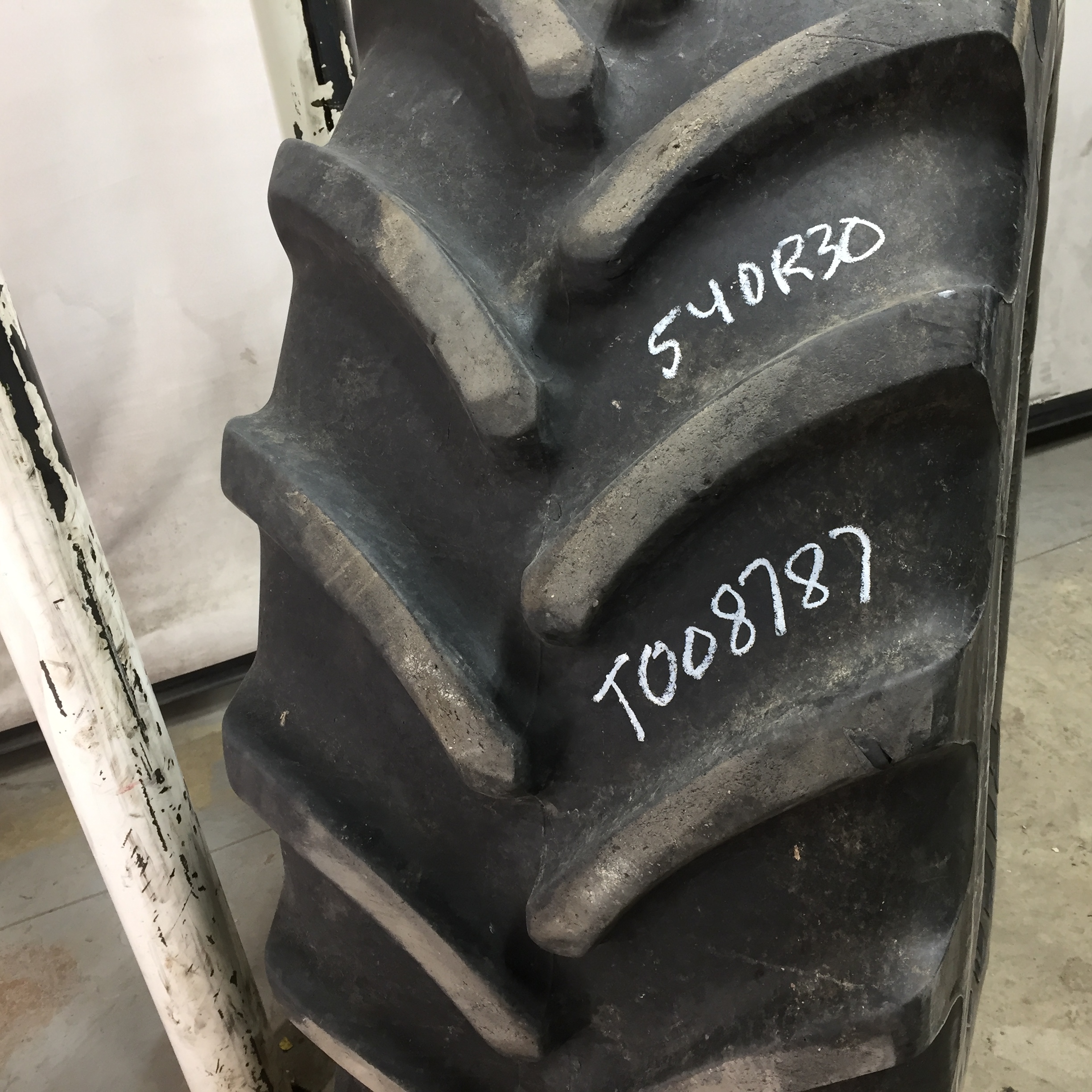 540/65R30 Firestone Radial 9000 R-1W Tire T008787