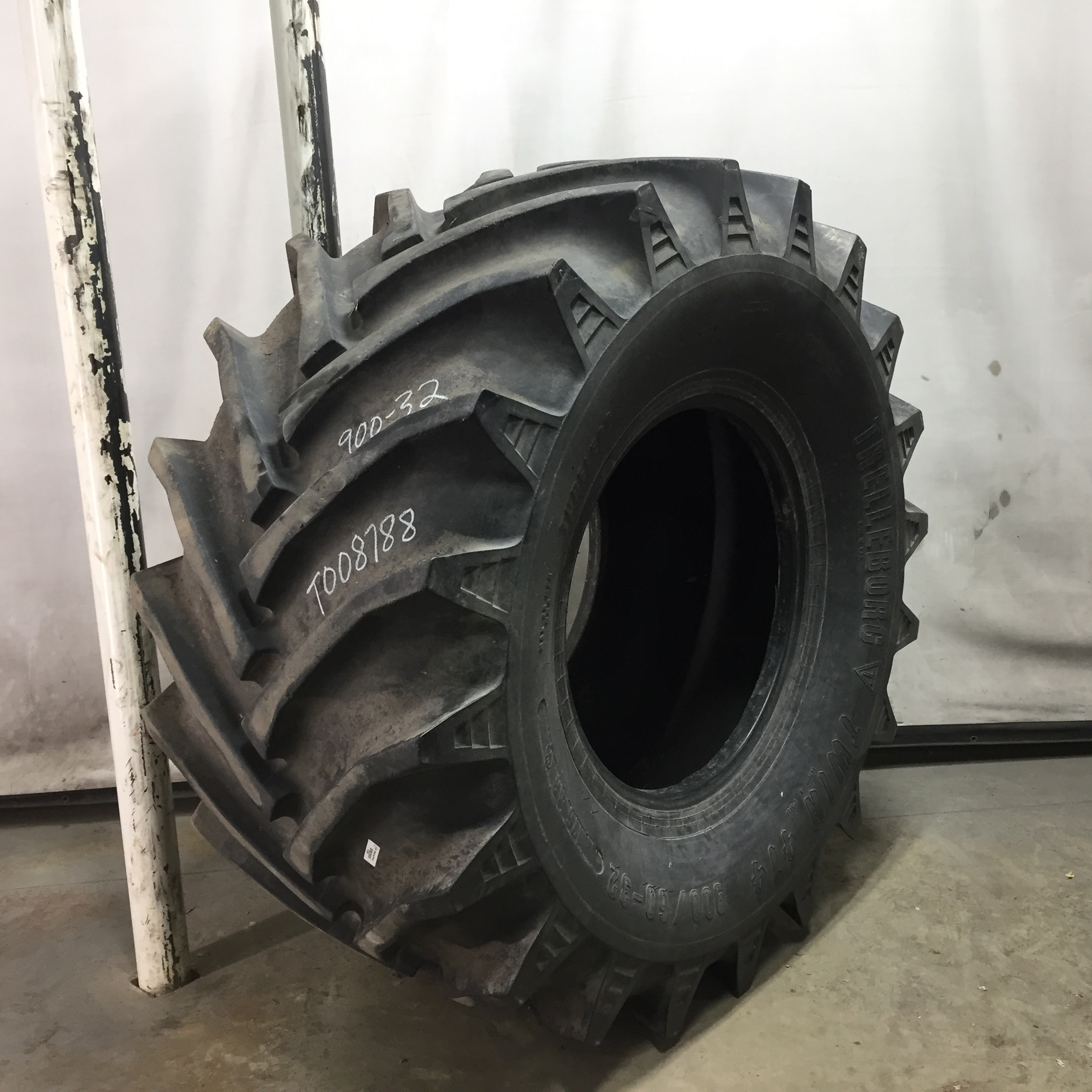 900/60-32 Trelleborg T414 R-1W Tire T008788