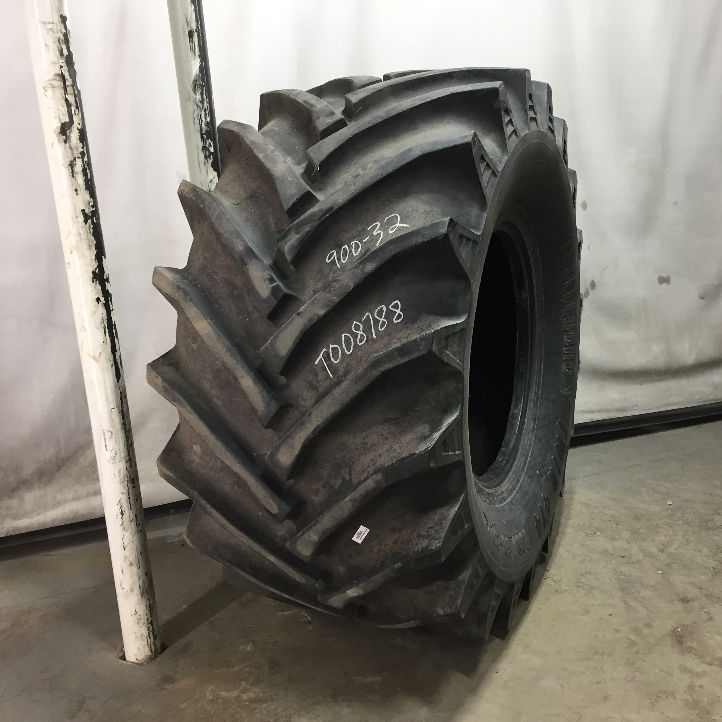 900/60-32 Trelleborg T414 R-1W Tire T008788
