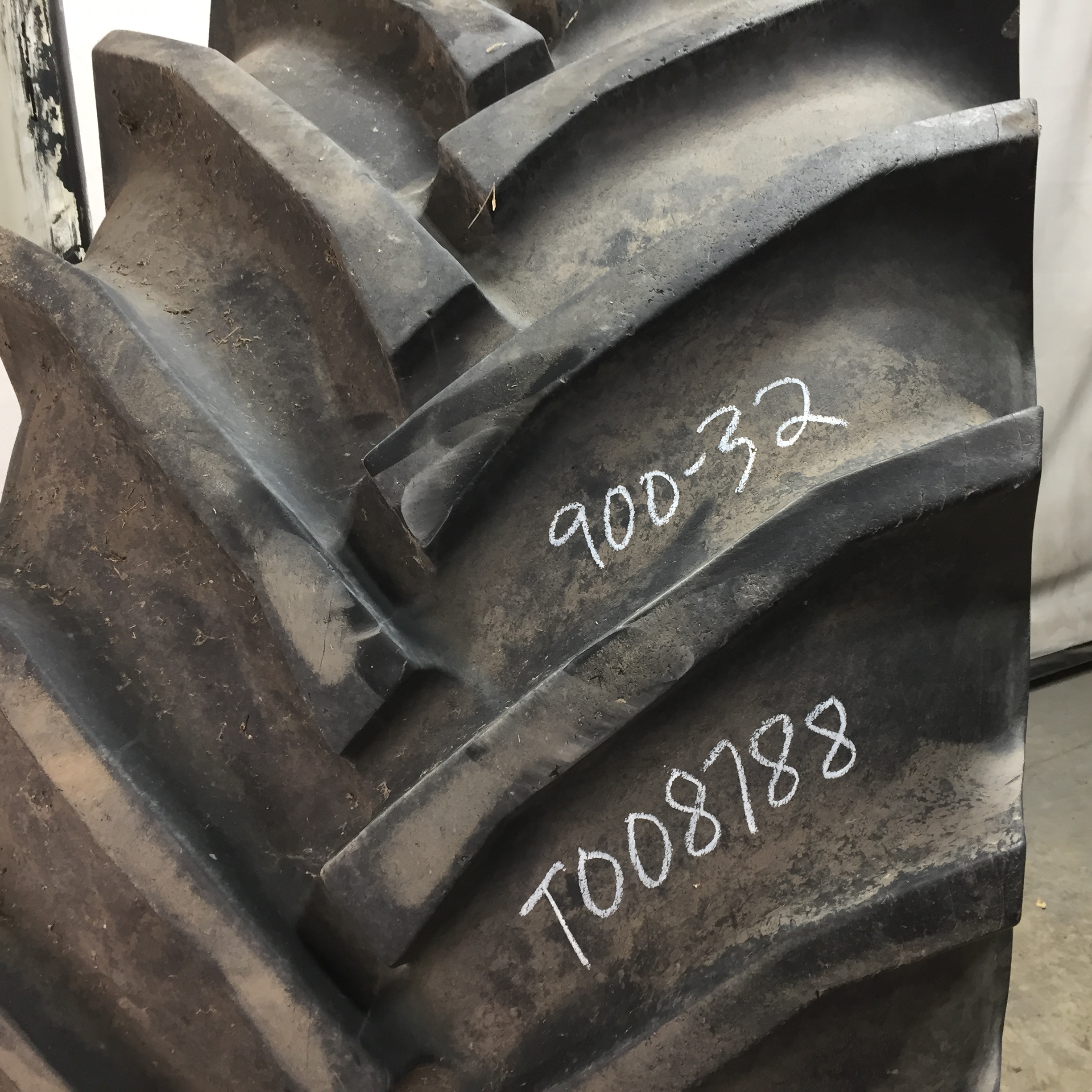 900/60-32 Trelleborg T414 R-1W Tire T008788