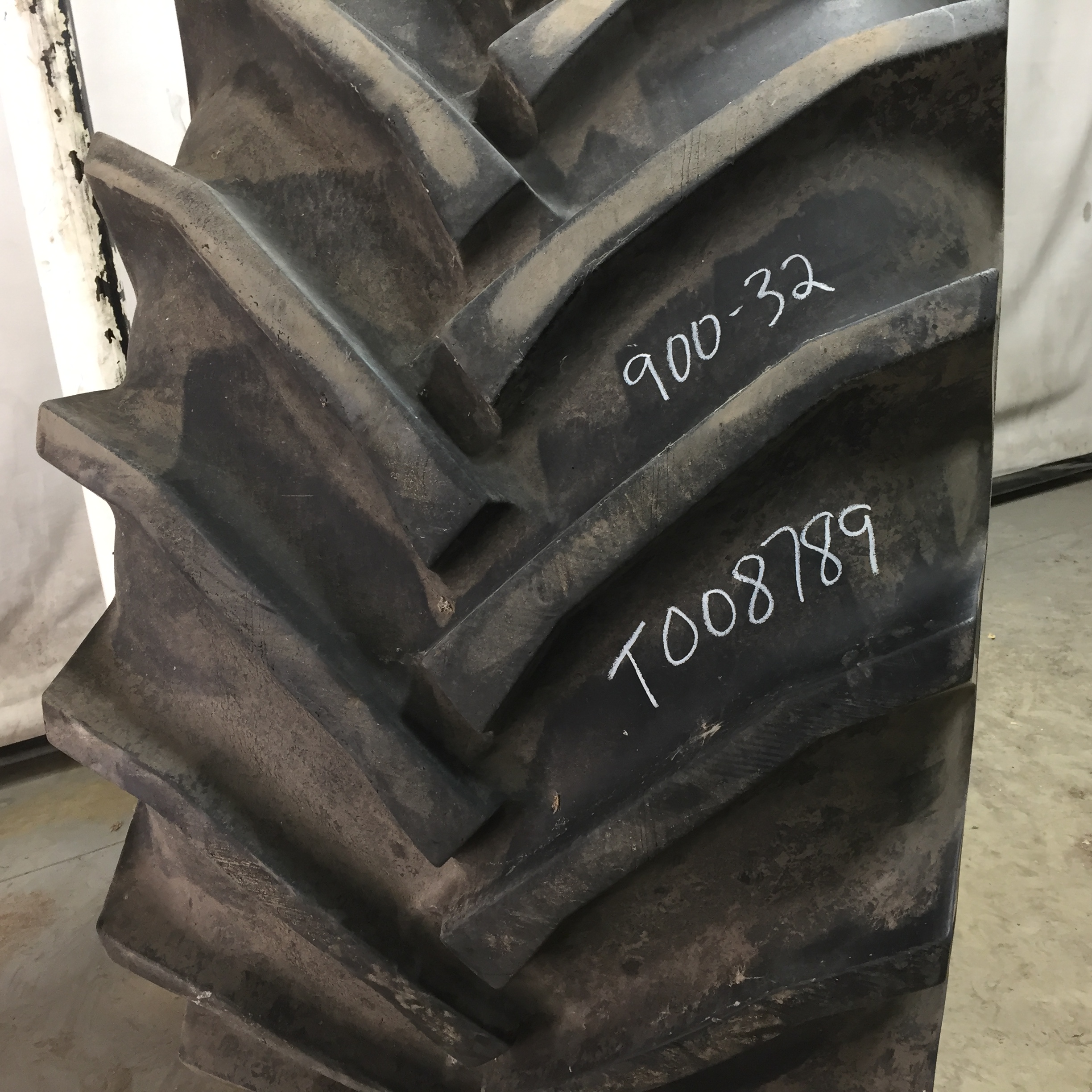 900/60-32 Trelleborg T414 R-1W Tire T008789