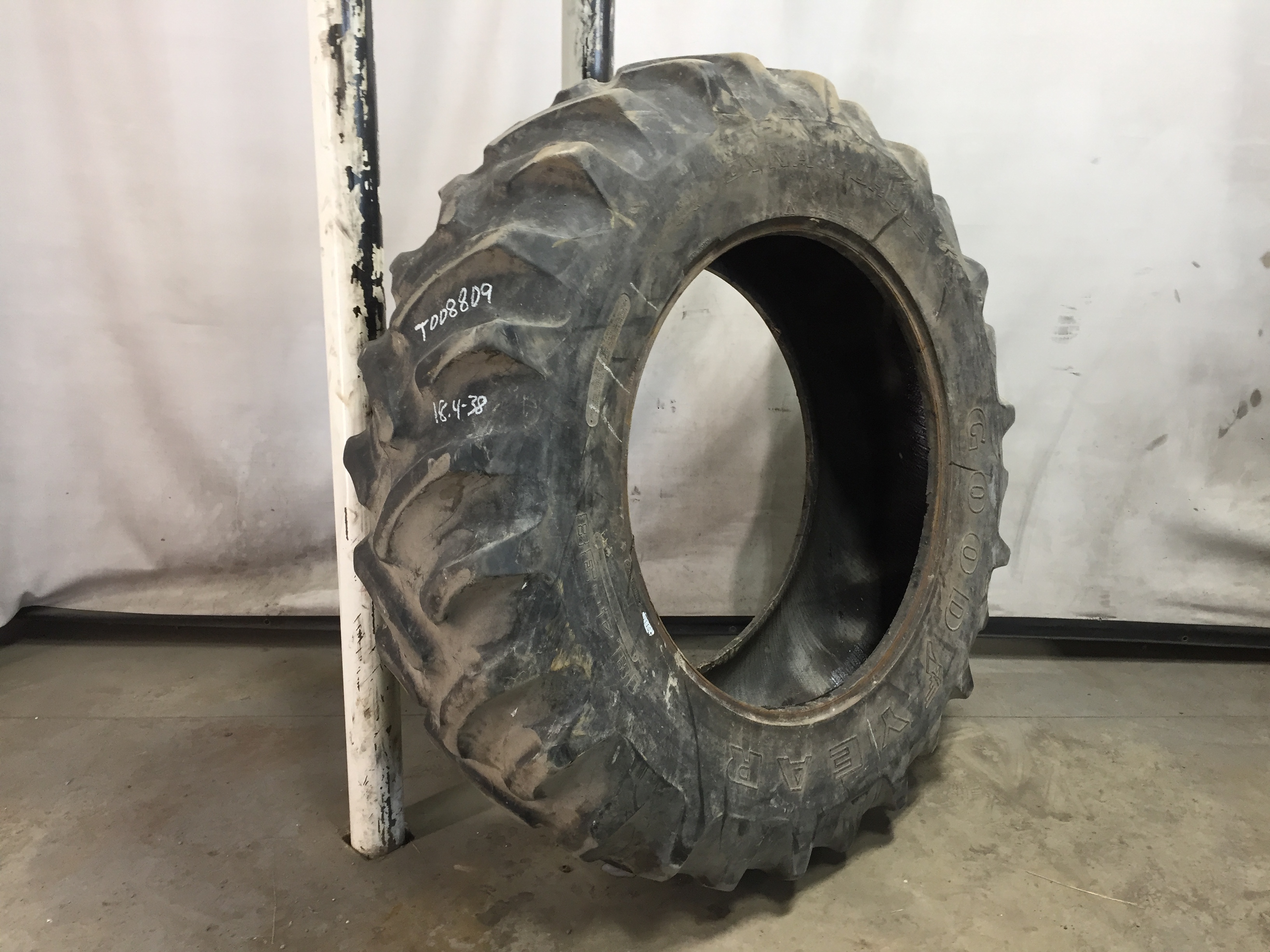 18.4/-38 Goodyear Farm Dyna Torque II R-1 Tire T008809