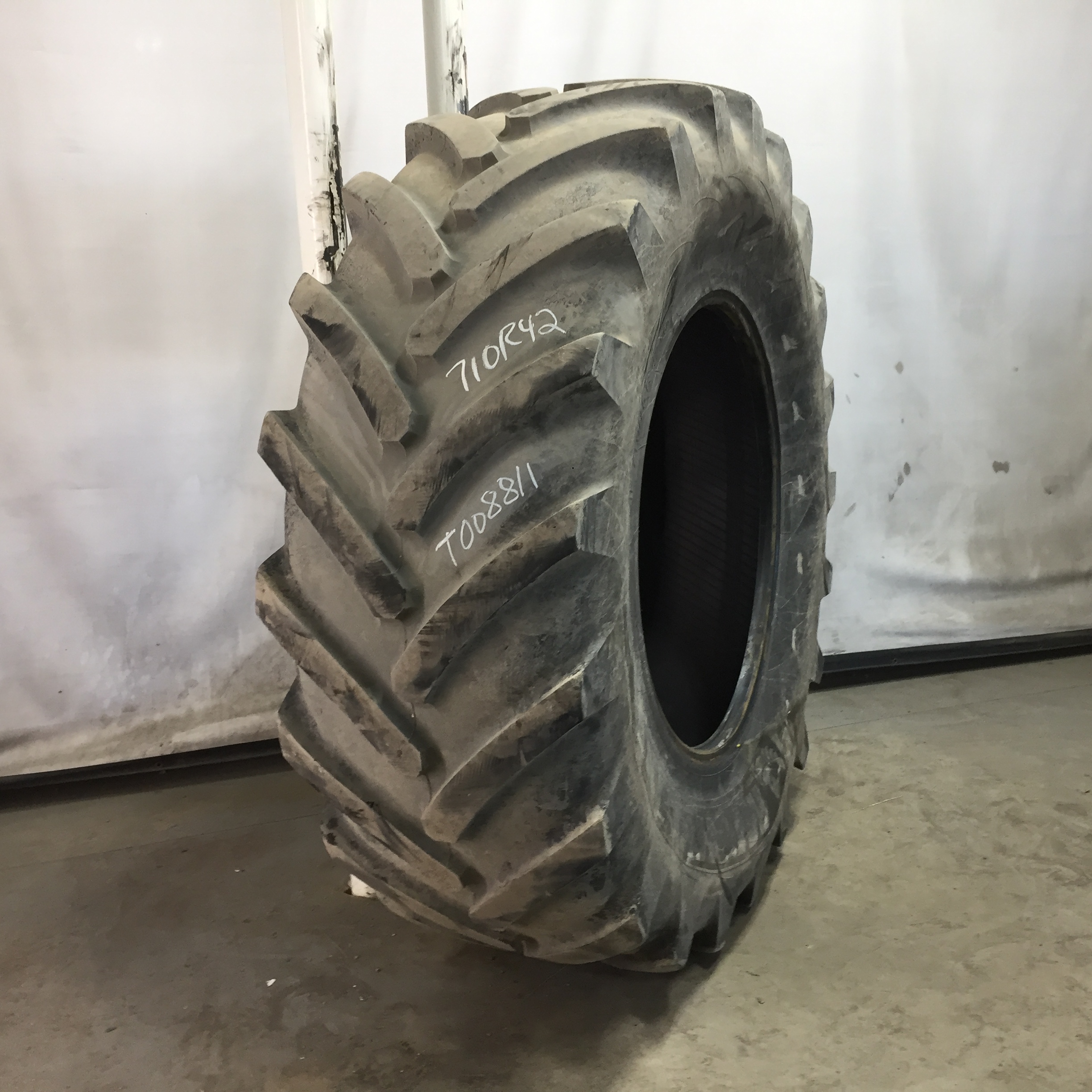 710/75R42 Michelin Axiobib R-1W Tire T008811