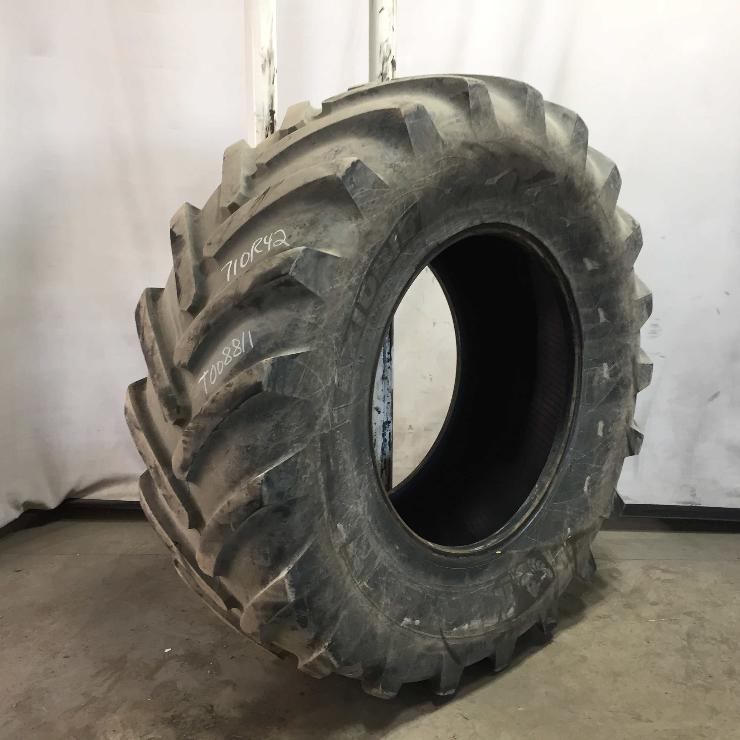 710/75R42 Michelin Axiobib R-1W Tire T008811