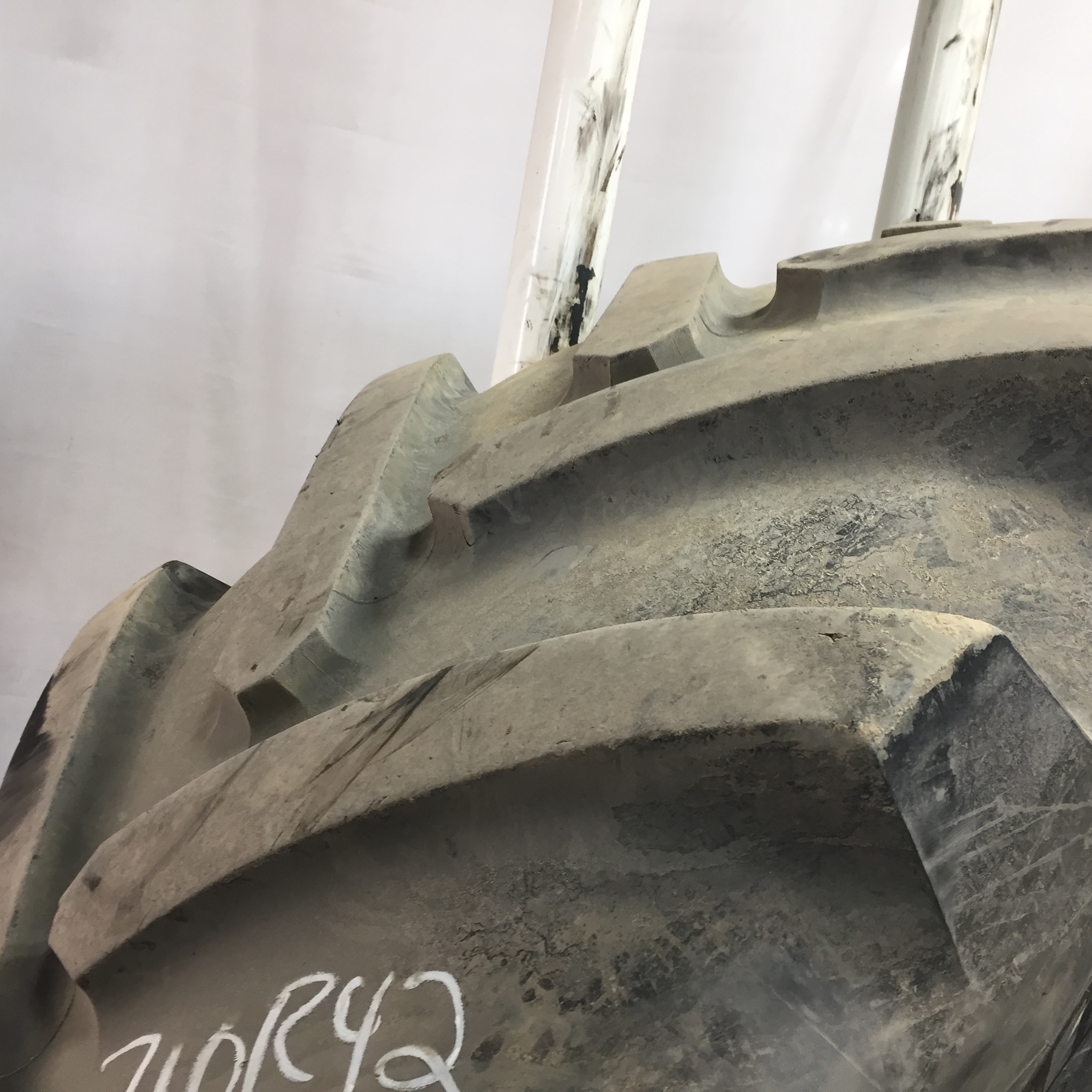 710/75R42 Michelin Axiobib R-1W Tire T008811