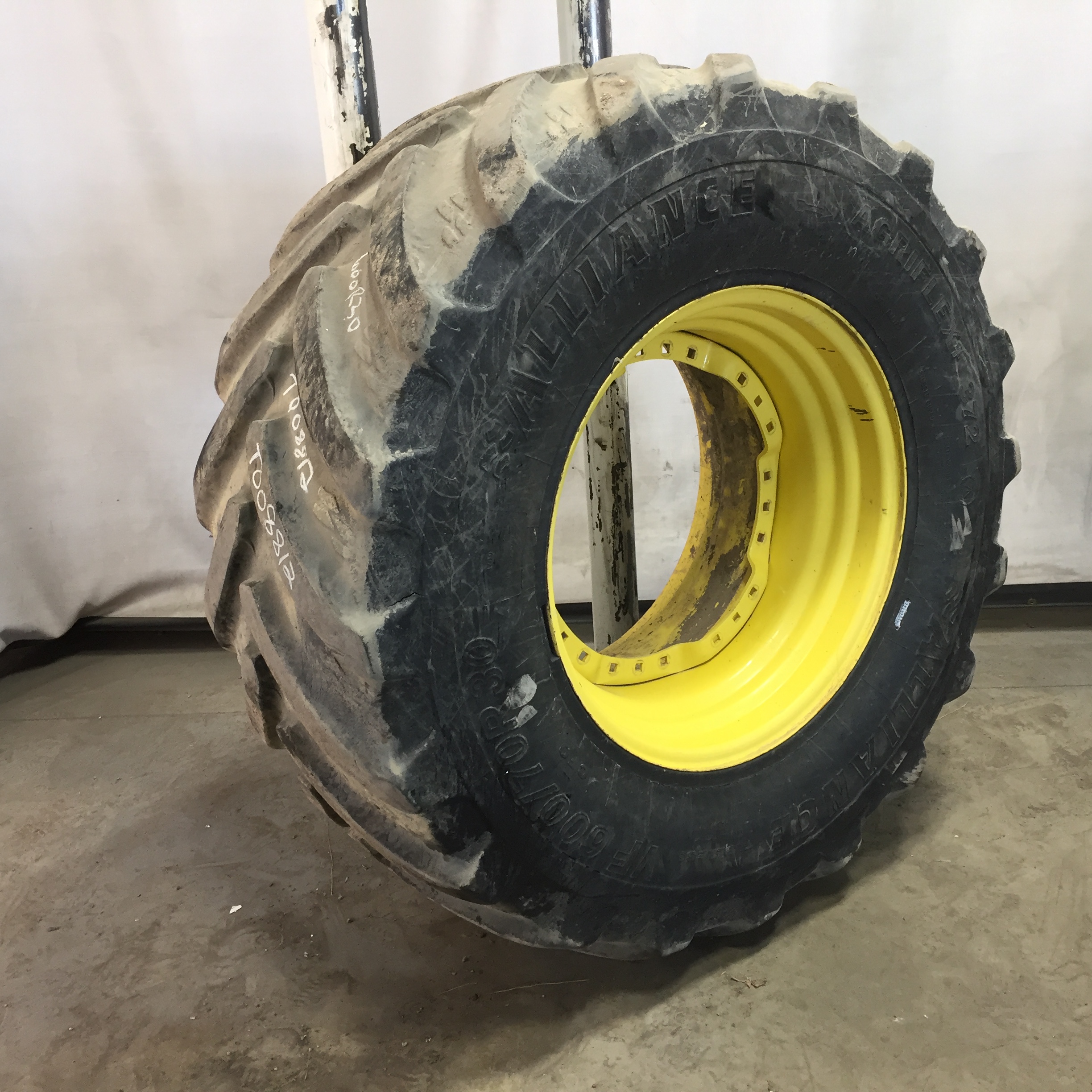 600/70R30 Alliance 372 Agriflex VF CFO R-1W Tire-Wheel Assembly T008812