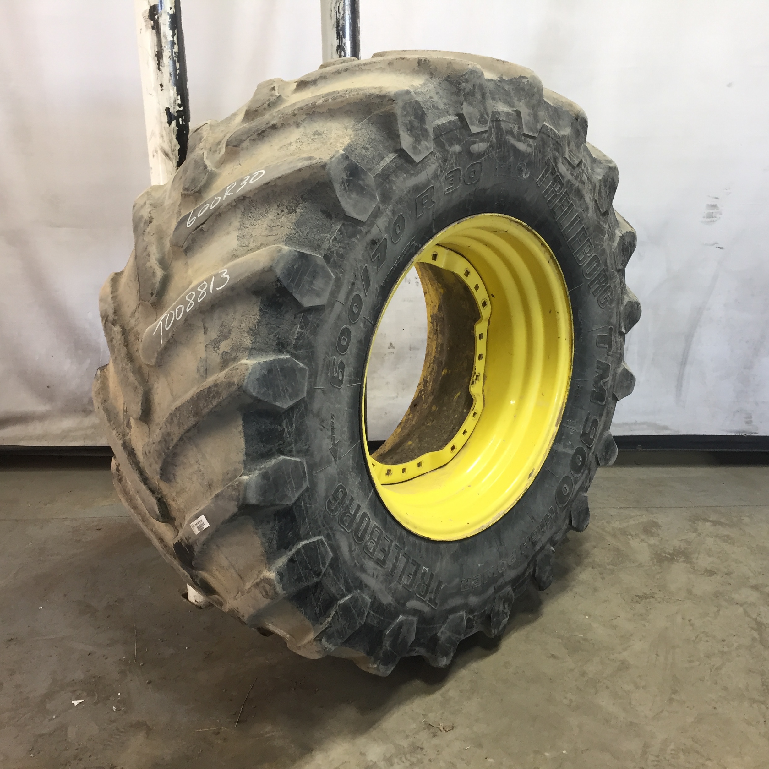 600/70R30 Trelleborg TM900 High Power R-1W Tire-Wheel Assembly T008813