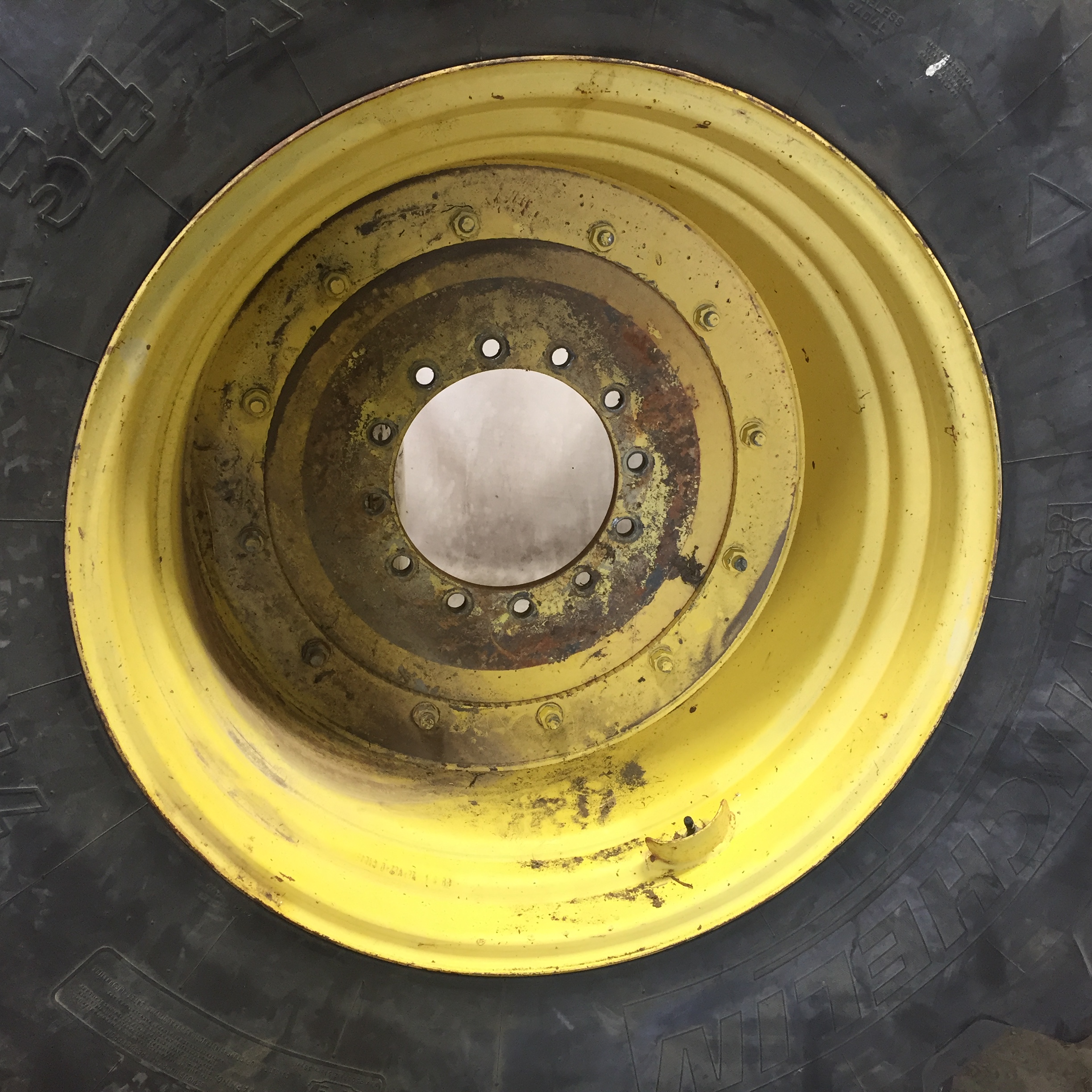 710/75R34 Michelin XM28 R-1W Stub Disc Tire-Wheel Assembly T008814