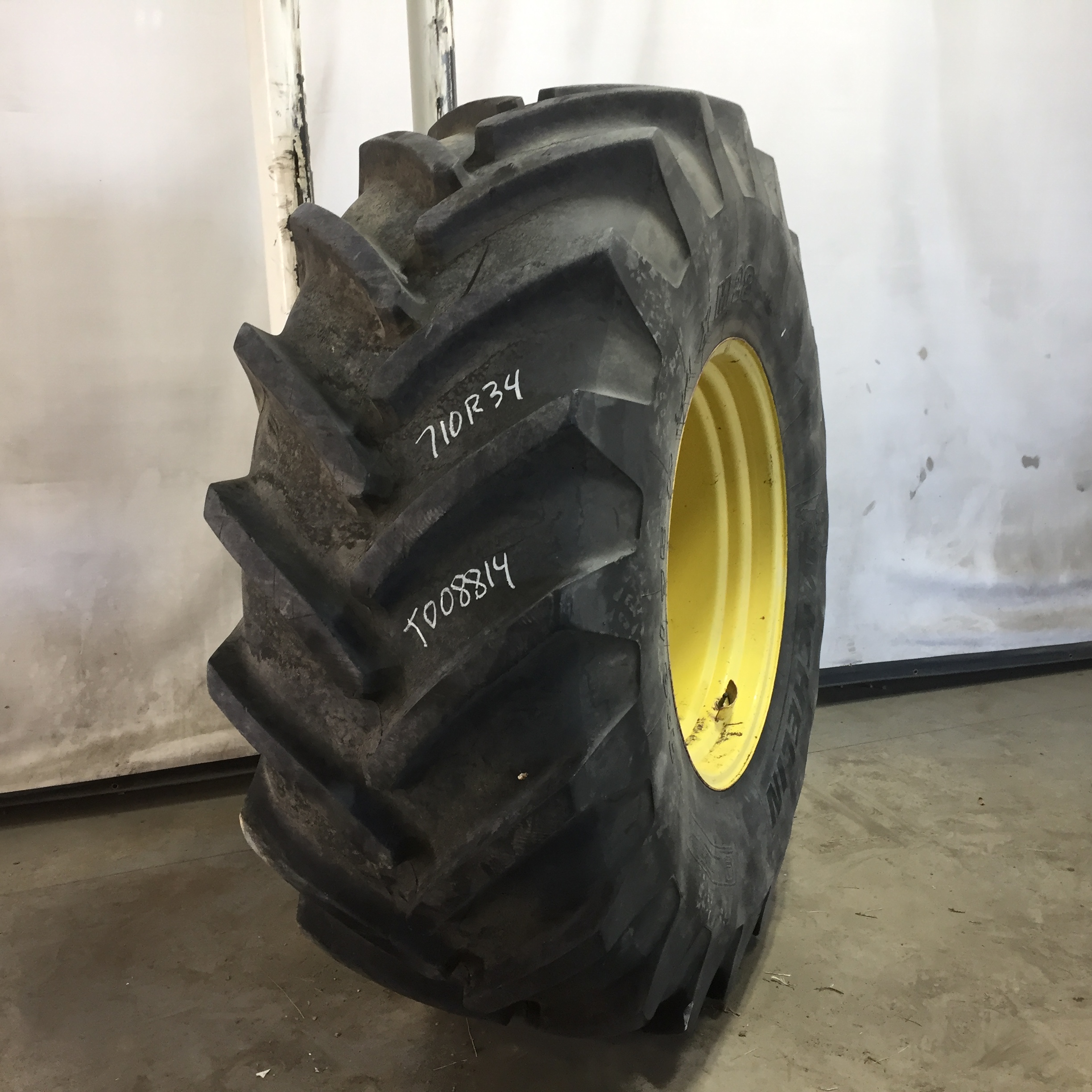 710/75R34 Michelin XM28 R-1W Tire RT008814