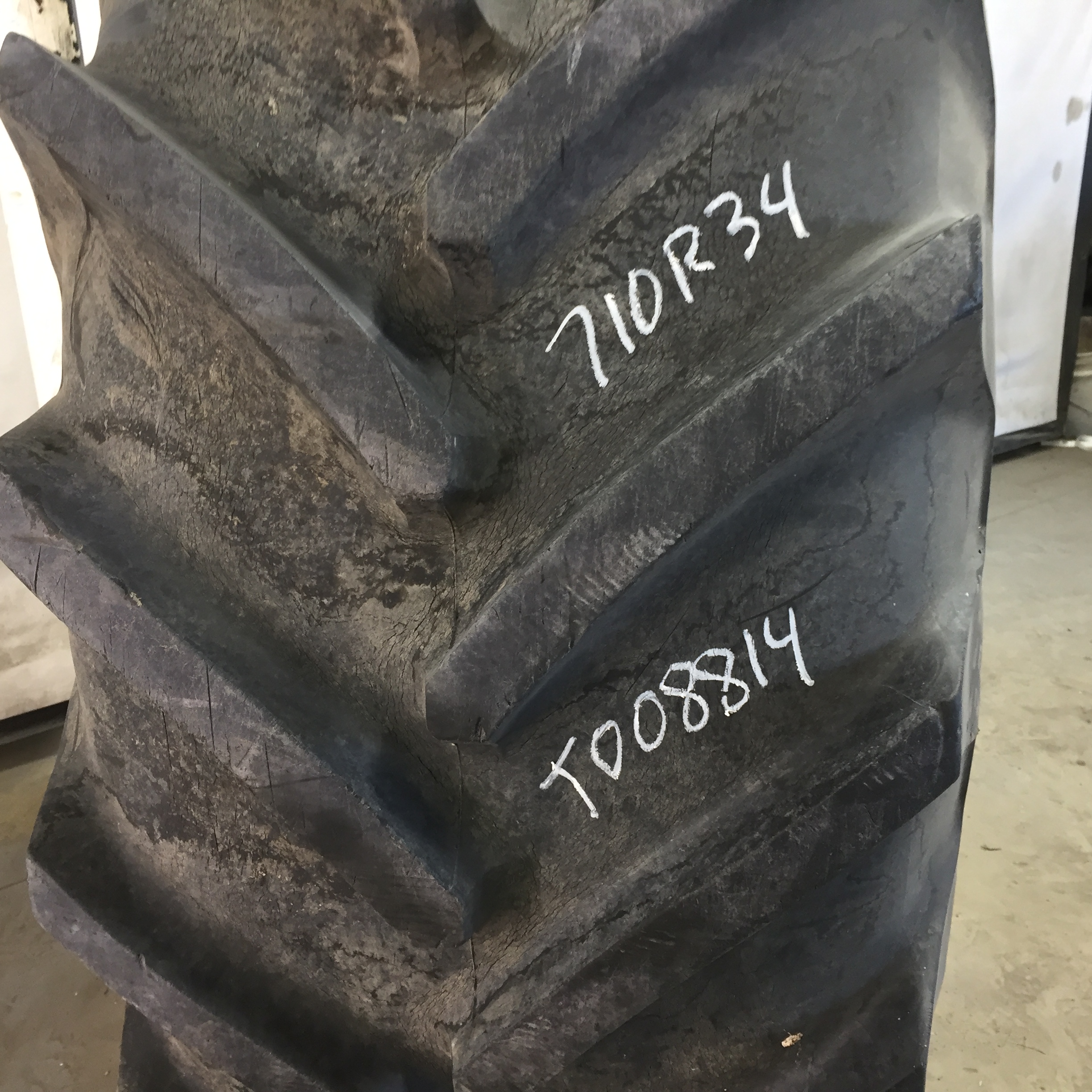 710/75R34 Michelin XM28 R-1W Tire RT008814