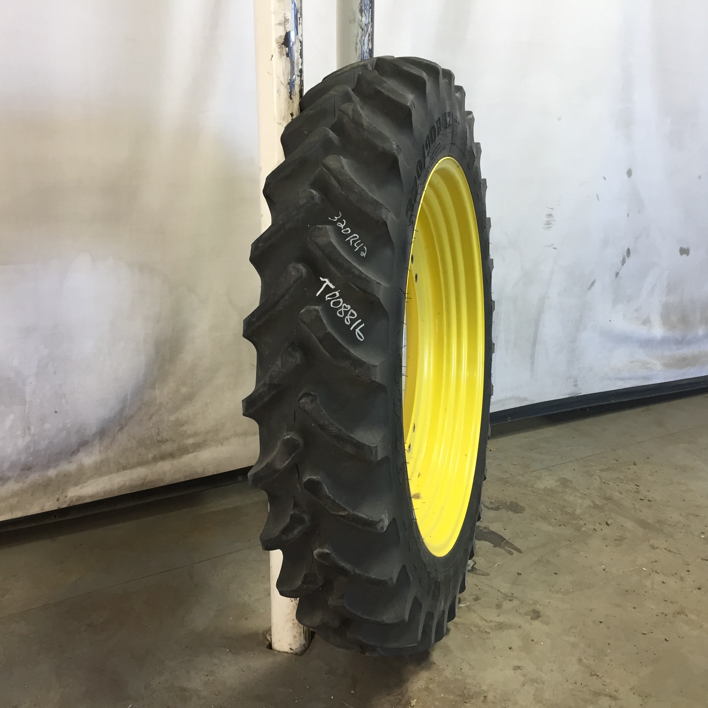 320/90R42 Firestone Radial 9000 R-1W Tire-Wheel Assembly T008816