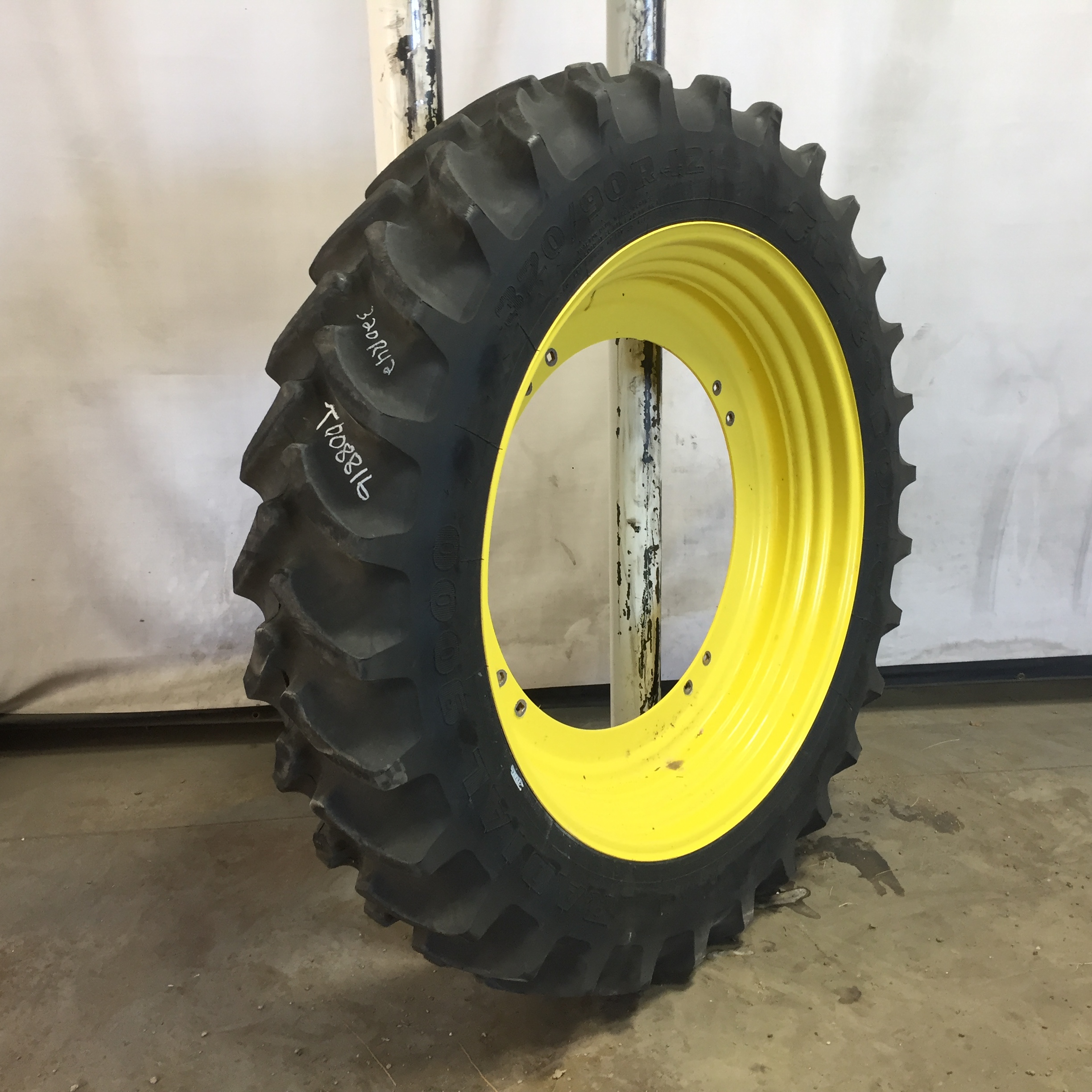 320/90R42 Firestone Radial 9000 R-1W Tire-Wheel Assembly T008816