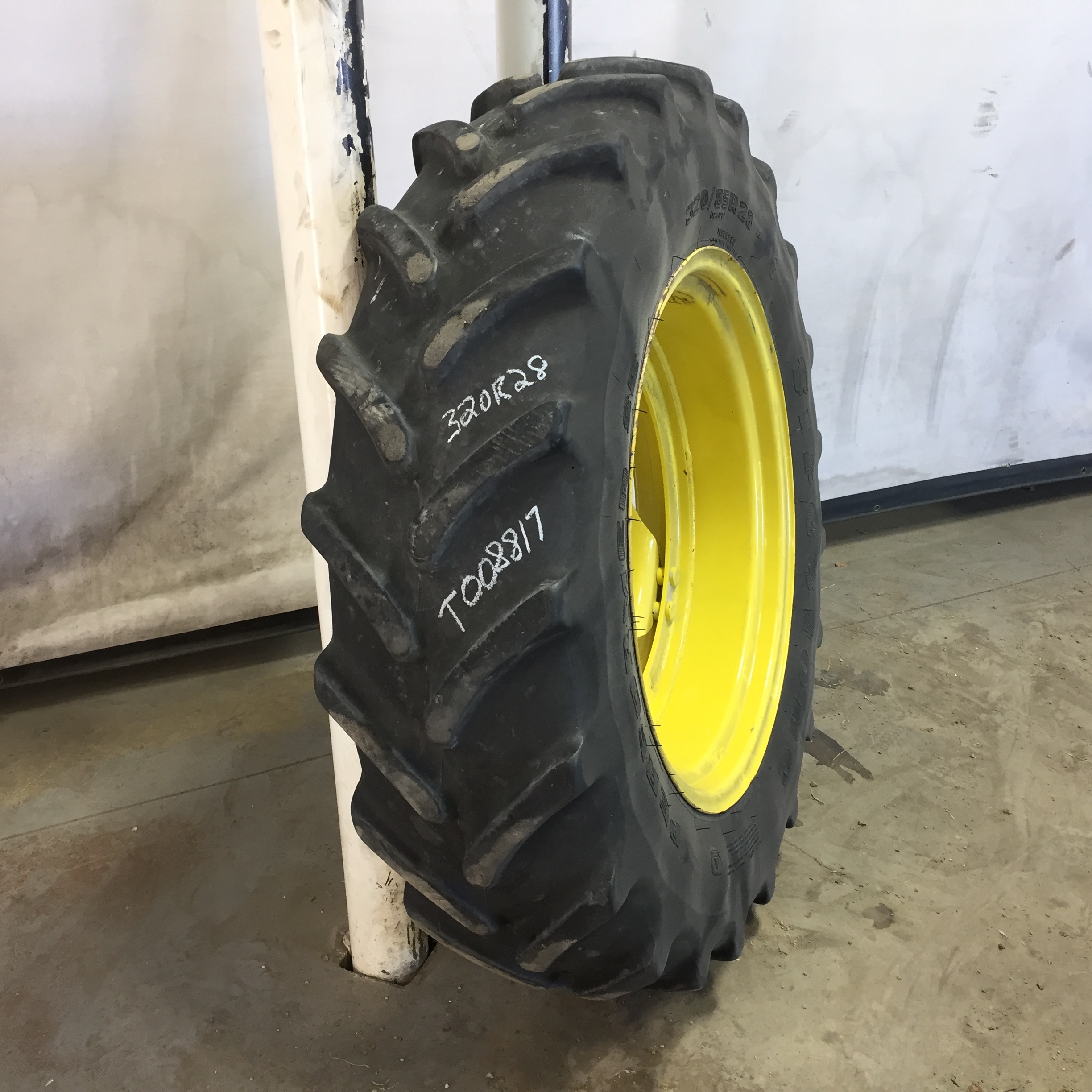 320/85R28 Firestone Performer 85 R-1W Tire RT008817
