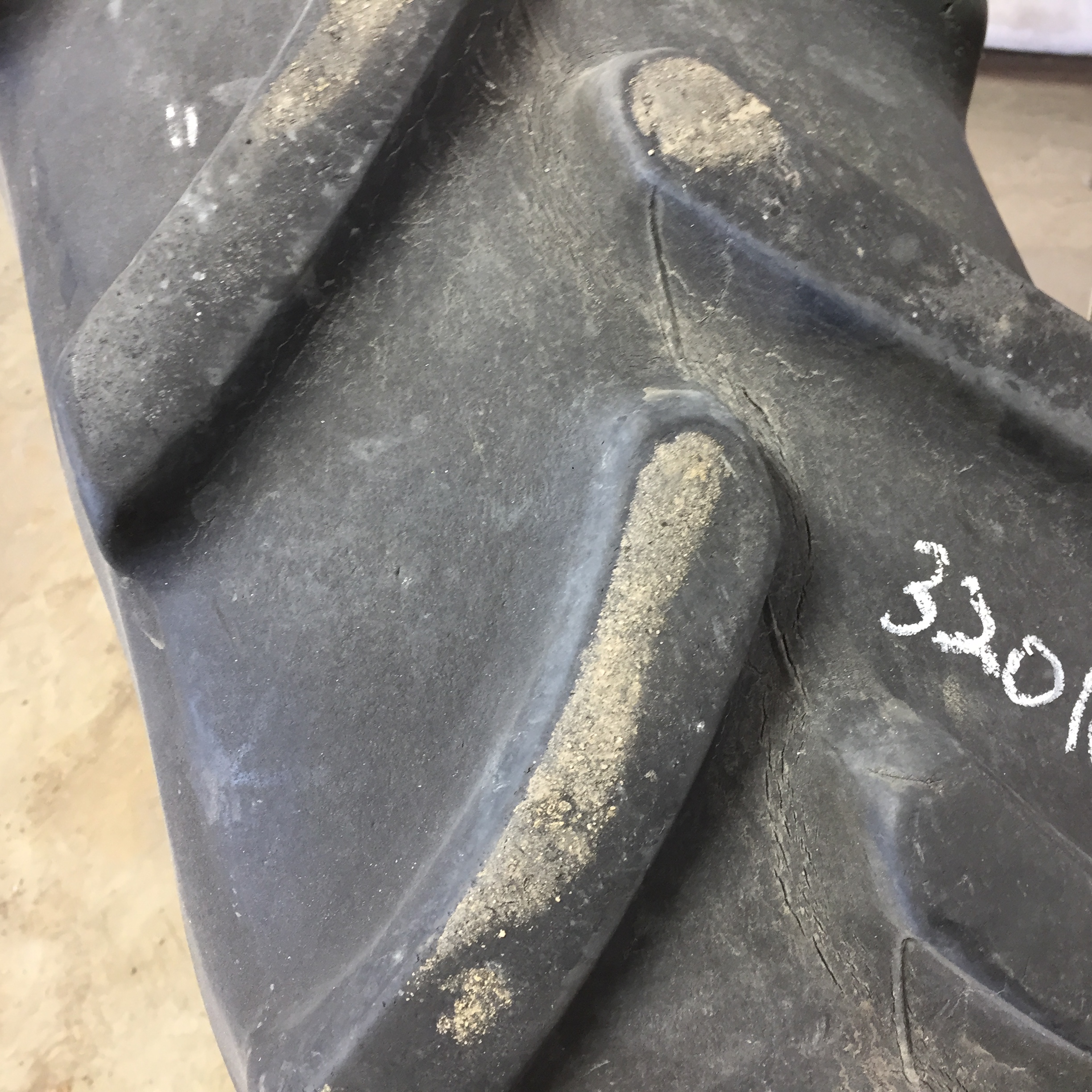 320/85R28 Firestone Performer 85 R-1W Tire RT008817