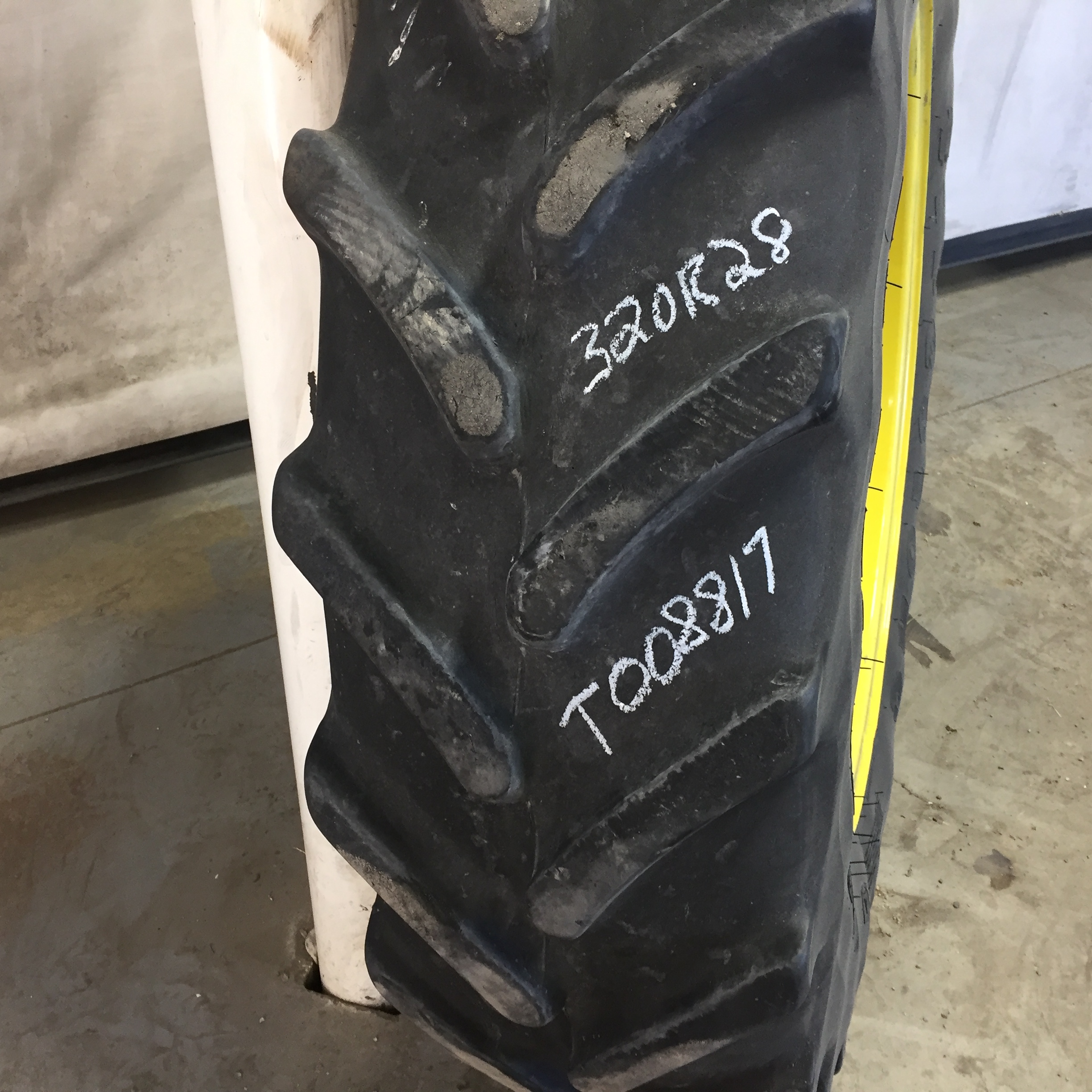 320/85R28 Firestone Performer 85 R-1W Tire RT008817