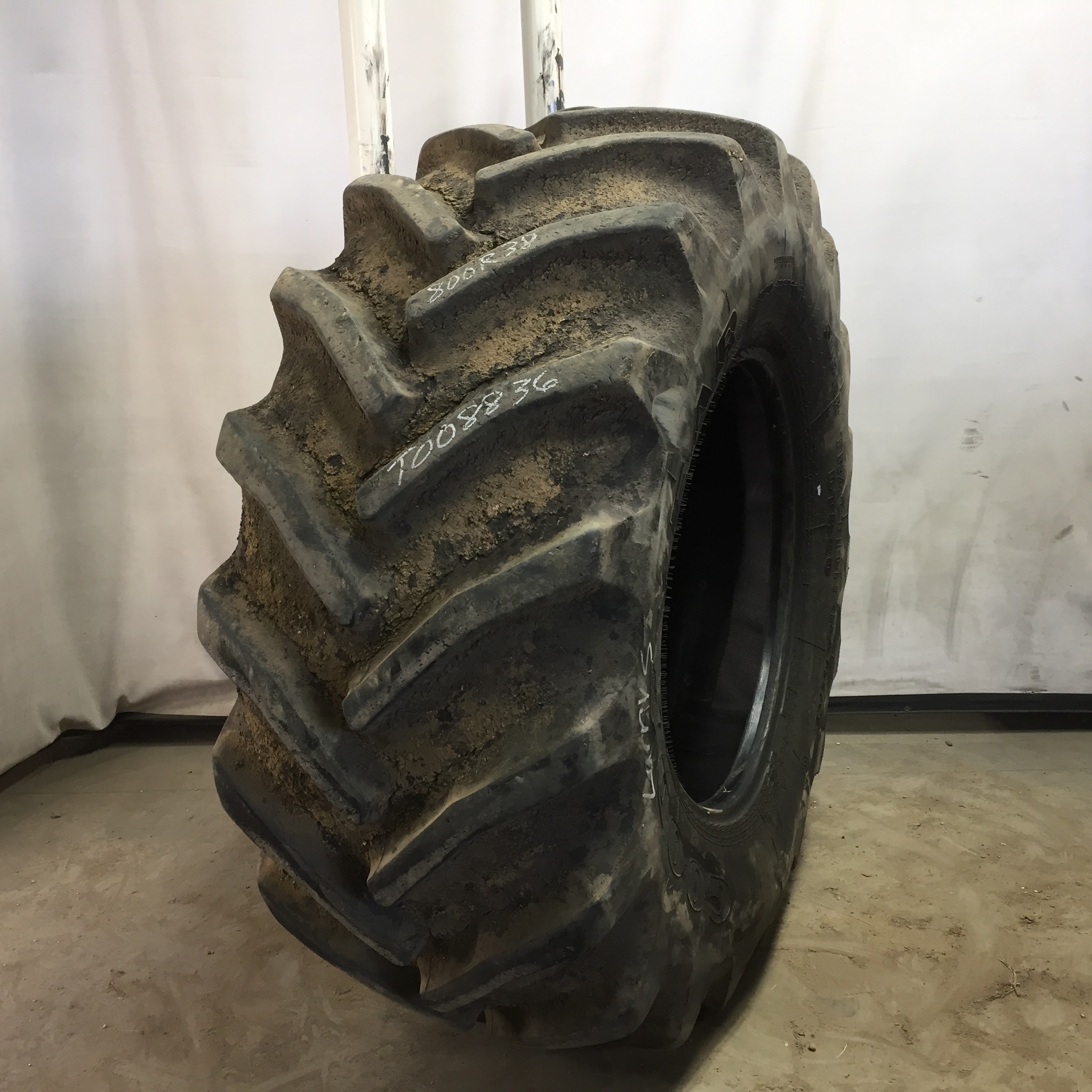 800/70R38 Goodyear Farm DT820 Super Traction R-1W Tire T008836