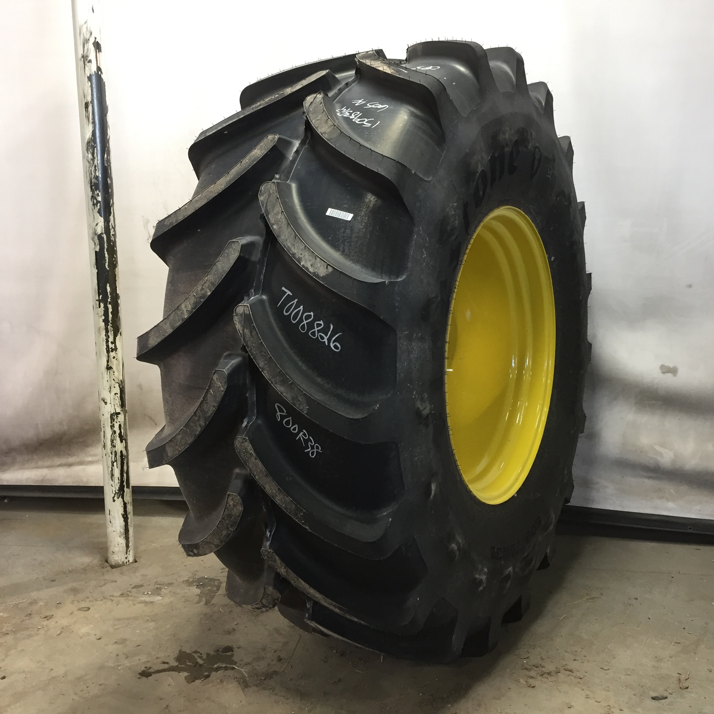 800/70R38 Firestone Maxi Traction R-1W Tire RT008826