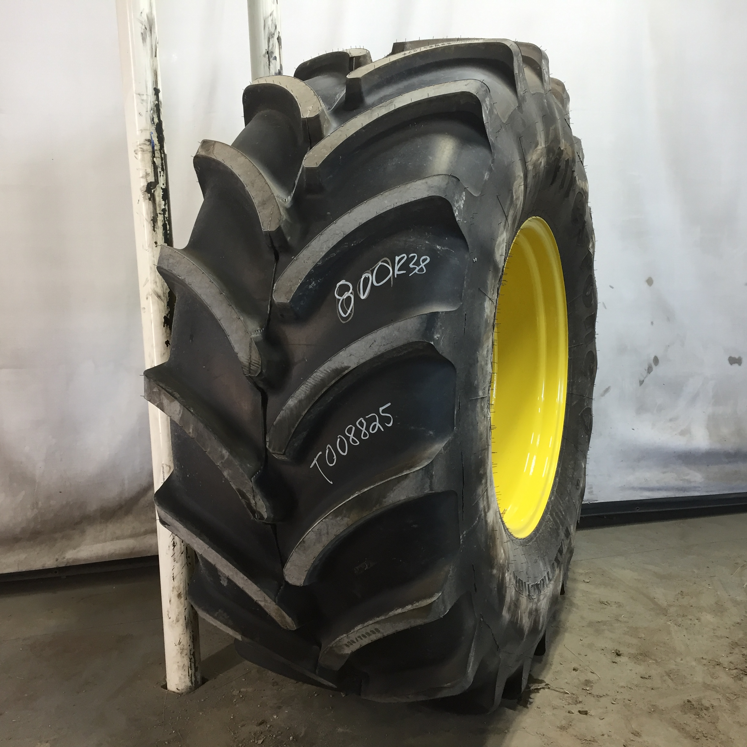 800/70R38 Firestone Maxi Traction R-1W Tire RT008825